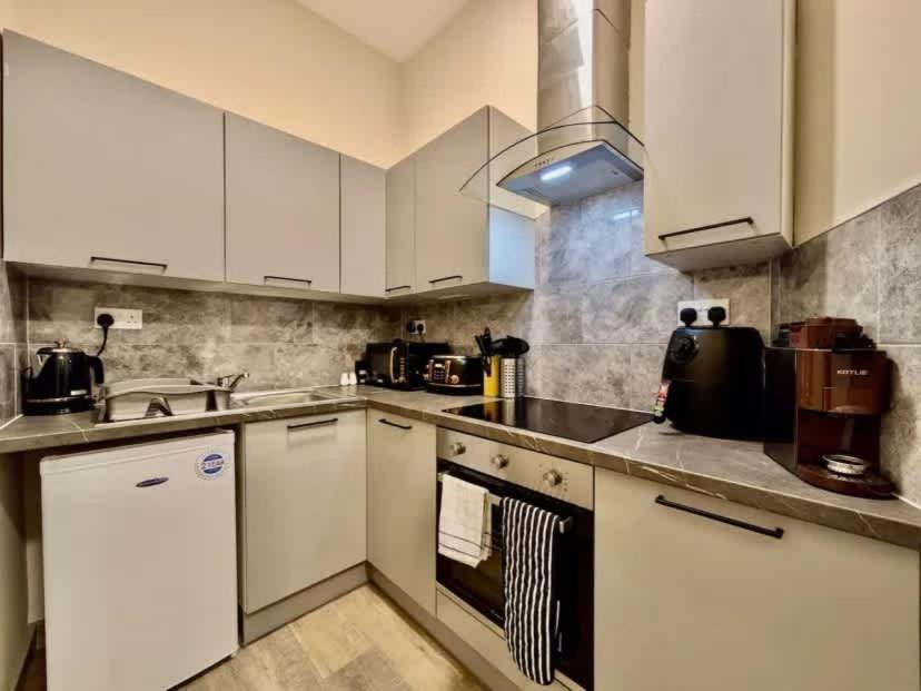 Patio Full Kitchen Netflix Smart Tv Self Check-in Apartment *
