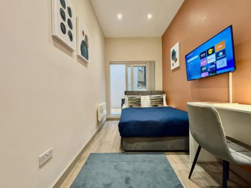 Apartment Patio Full Kitchen Netflix Smart Tv Self Check-in London