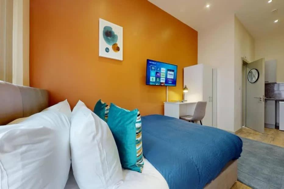 Patio Full Kitchen Netflix Smart Tv Self Check-in * London