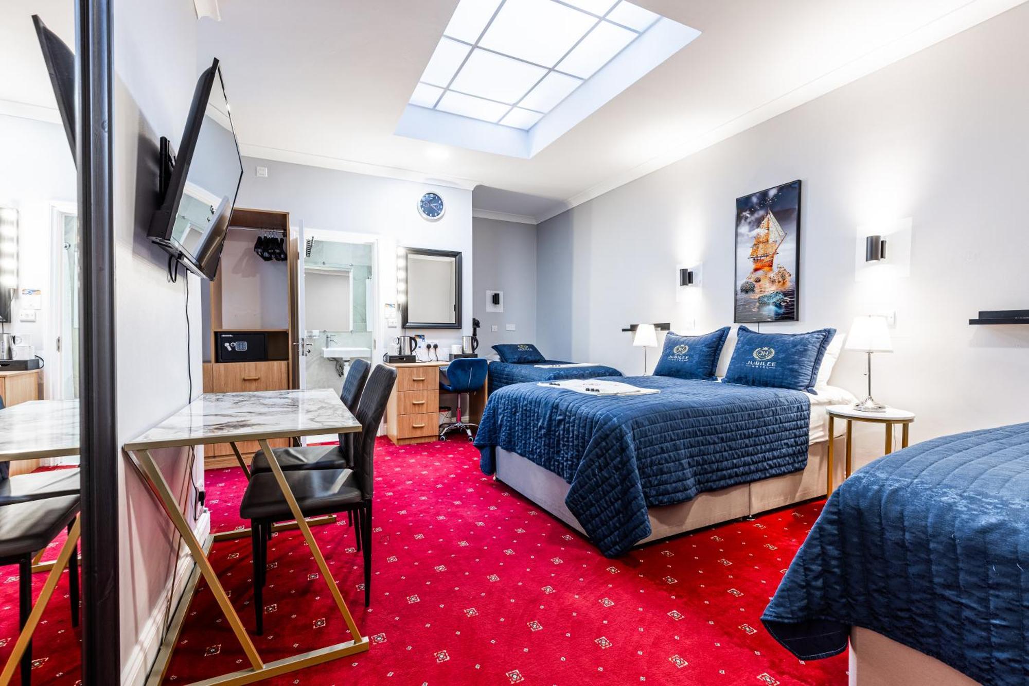 Jubilee Hotel 3*