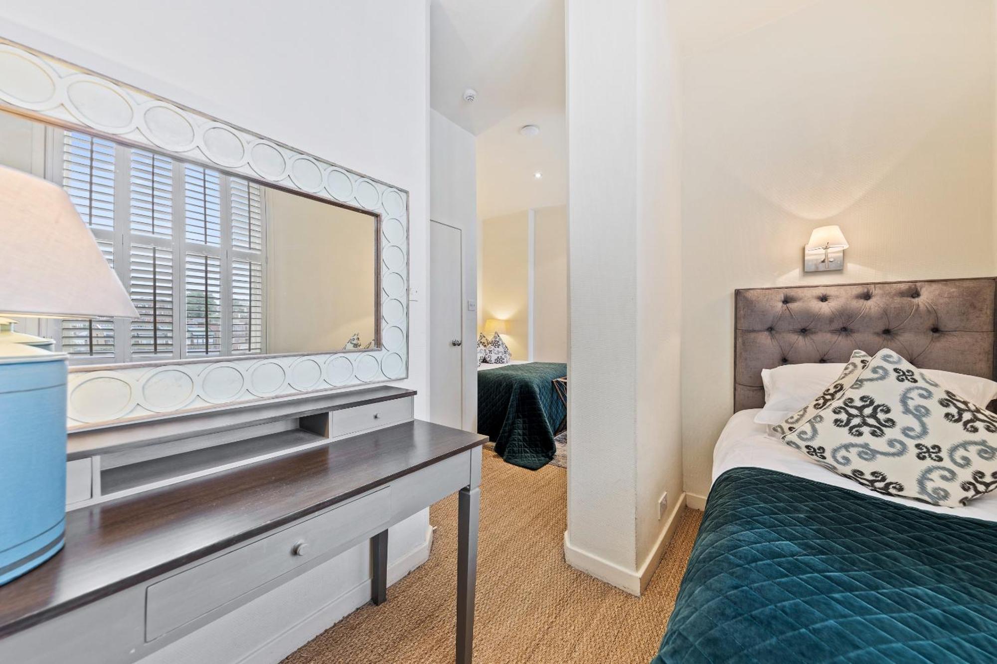 Vancouver And Hotel London