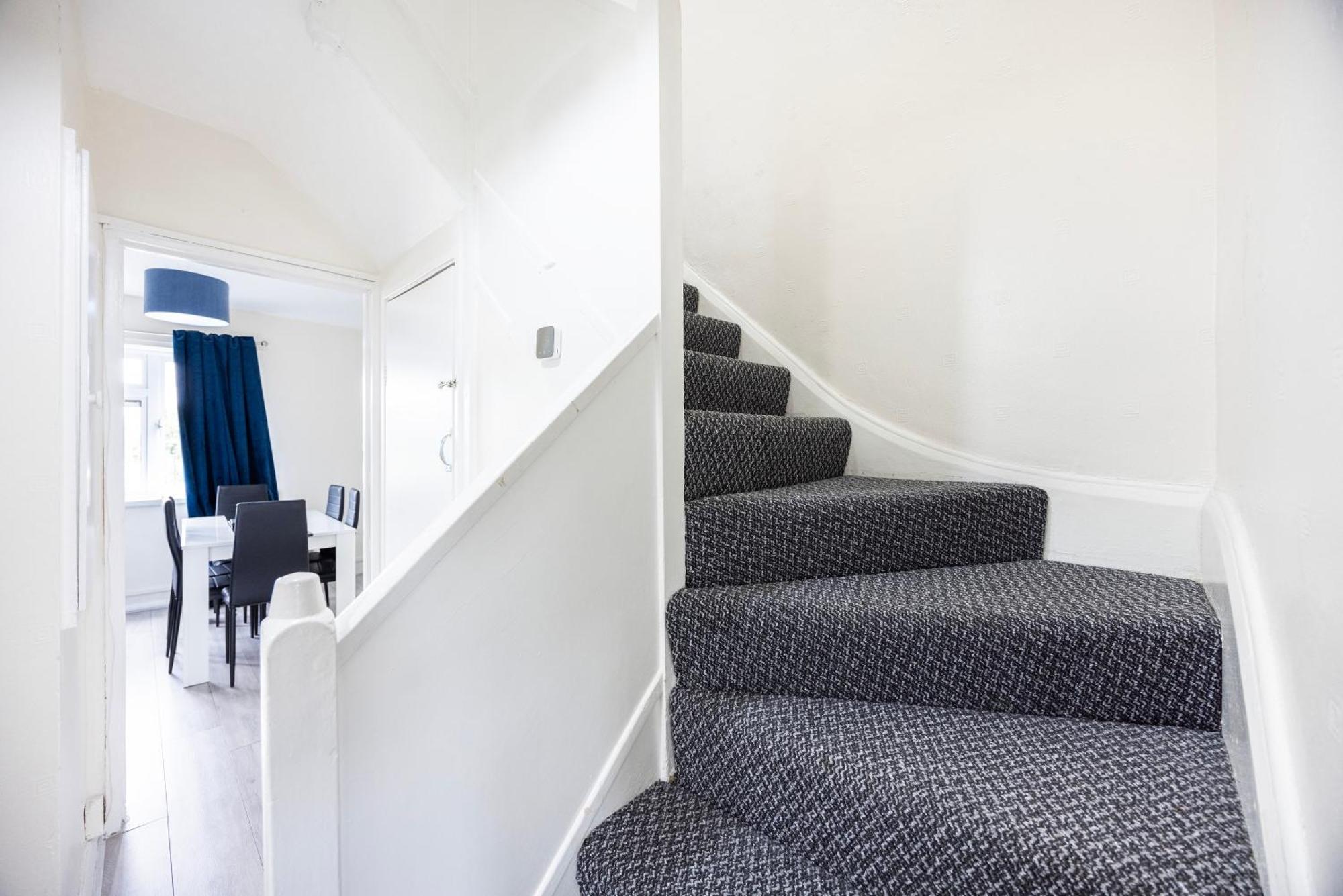 Apartment Garland Modern Close To Station 3 Bedroom