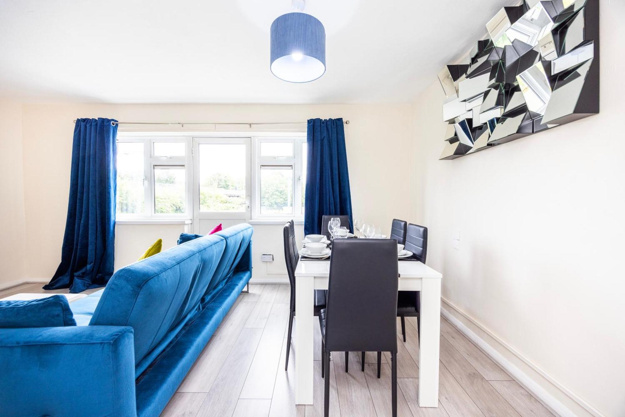 Garland Modern Close To Station 3 Bedroom Apartment *