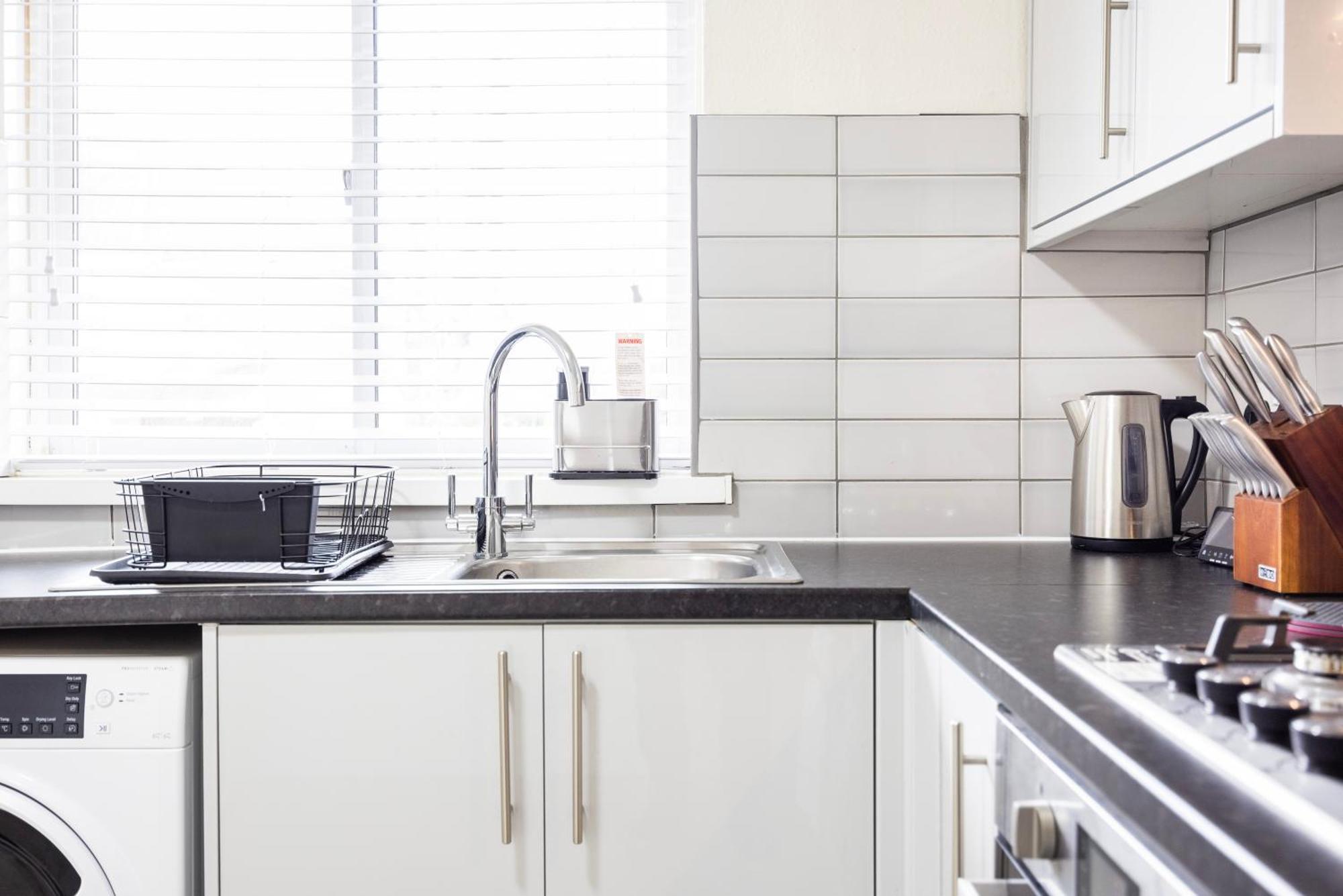 Garland Modern Close To Station 3 Bedroom Apartment London