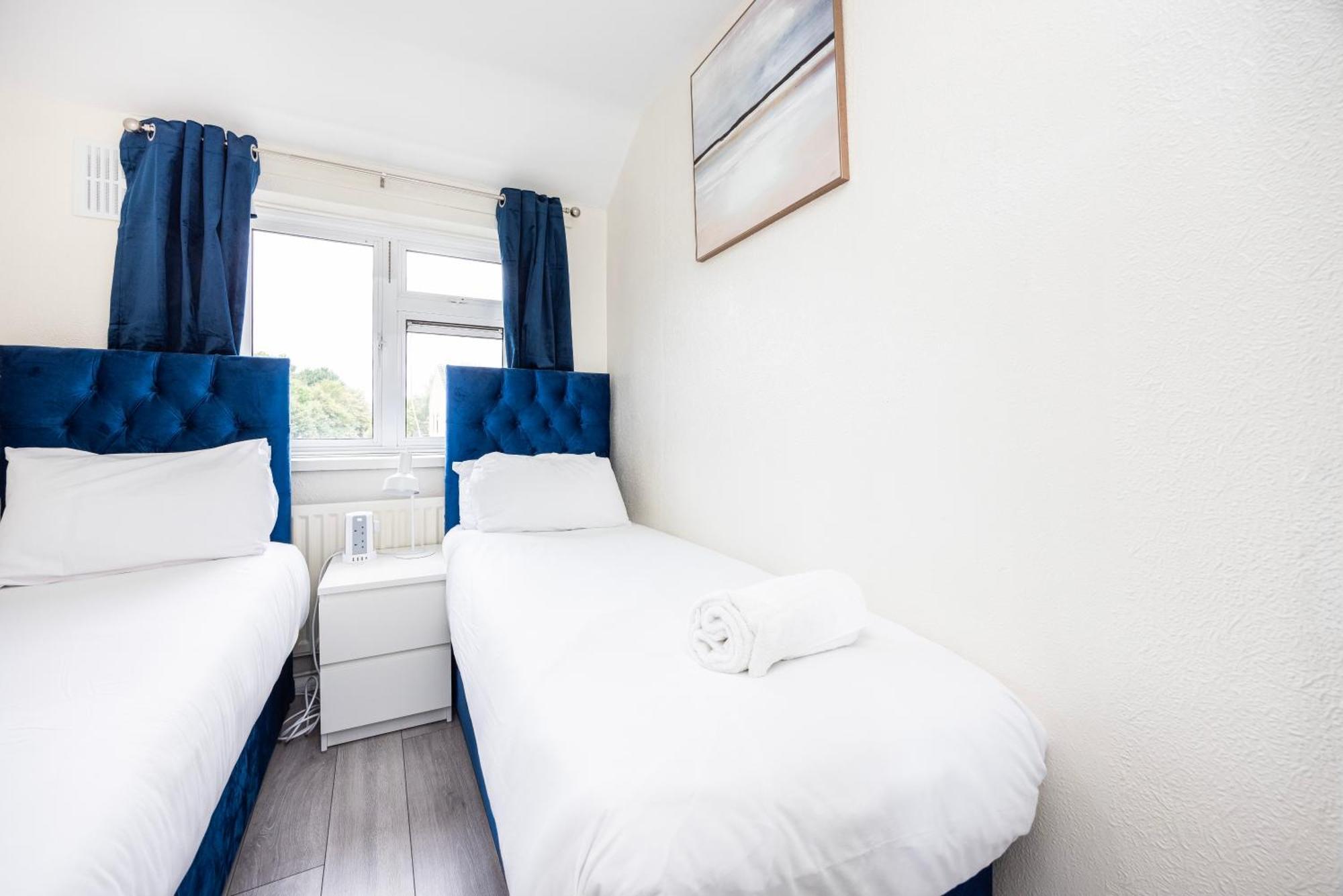 Garland Modern Close To Station 3 Bedroom