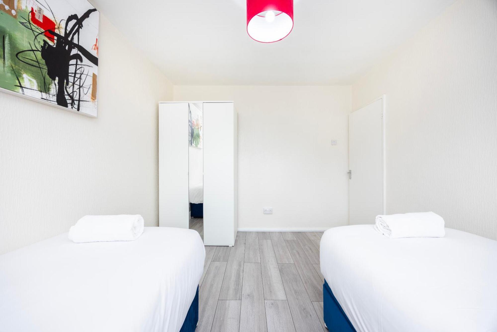 Apartment Garland Modern Close To Station 3 Bedroom *