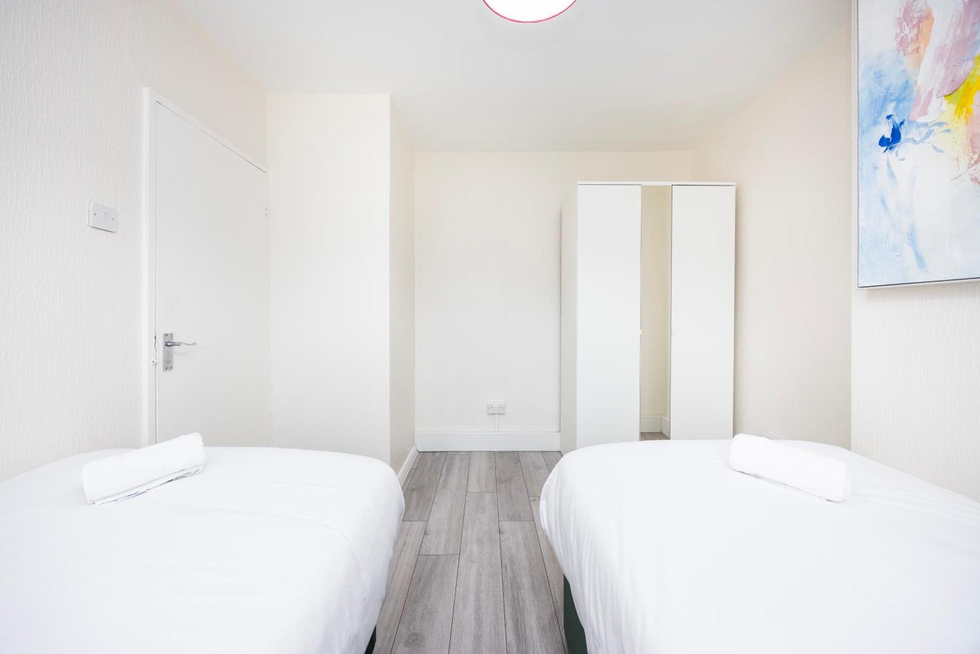 Garland Modern Close To Station 3 Bedroom Apartment London