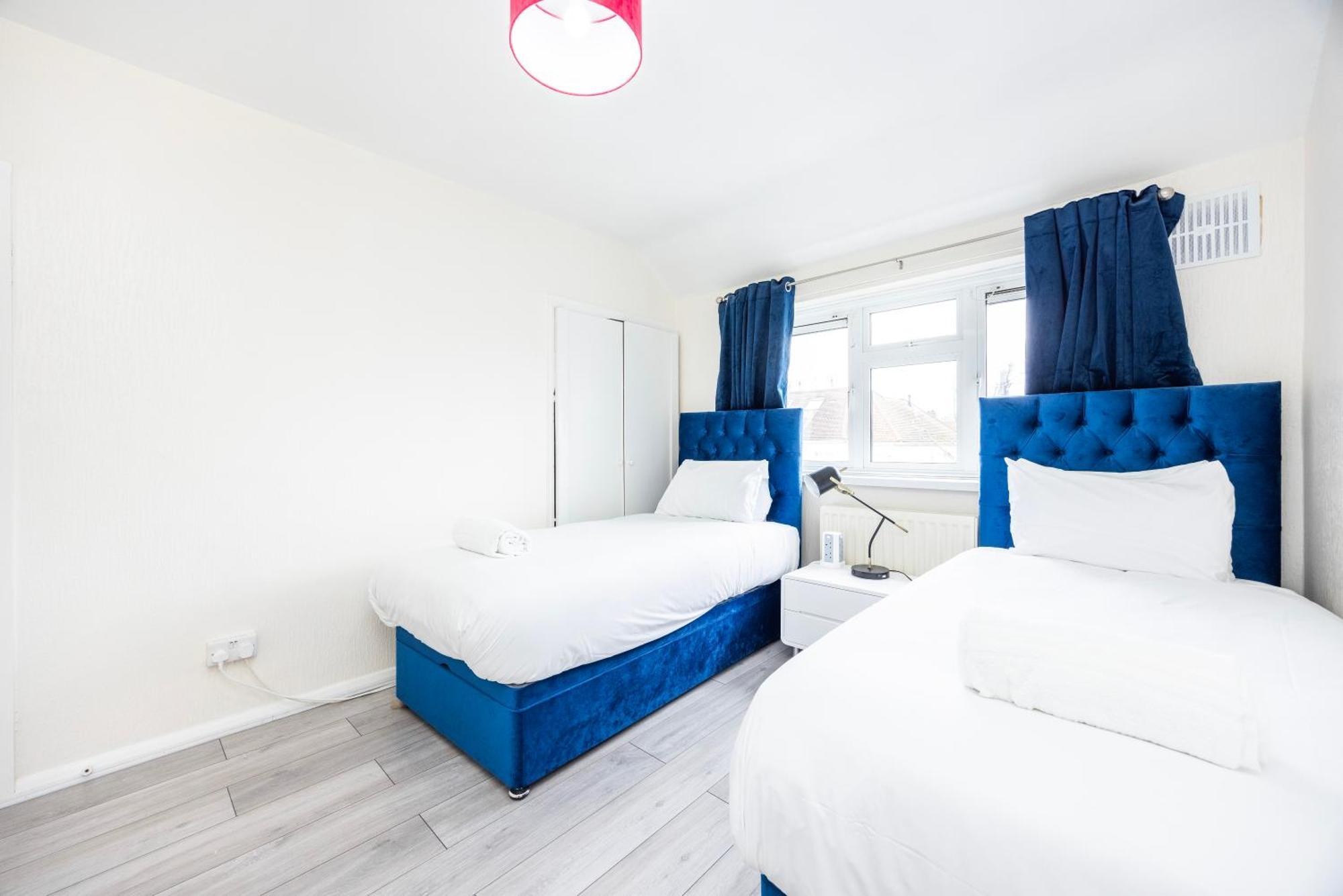 Garland Modern Close To Station 3 Bedroom *
