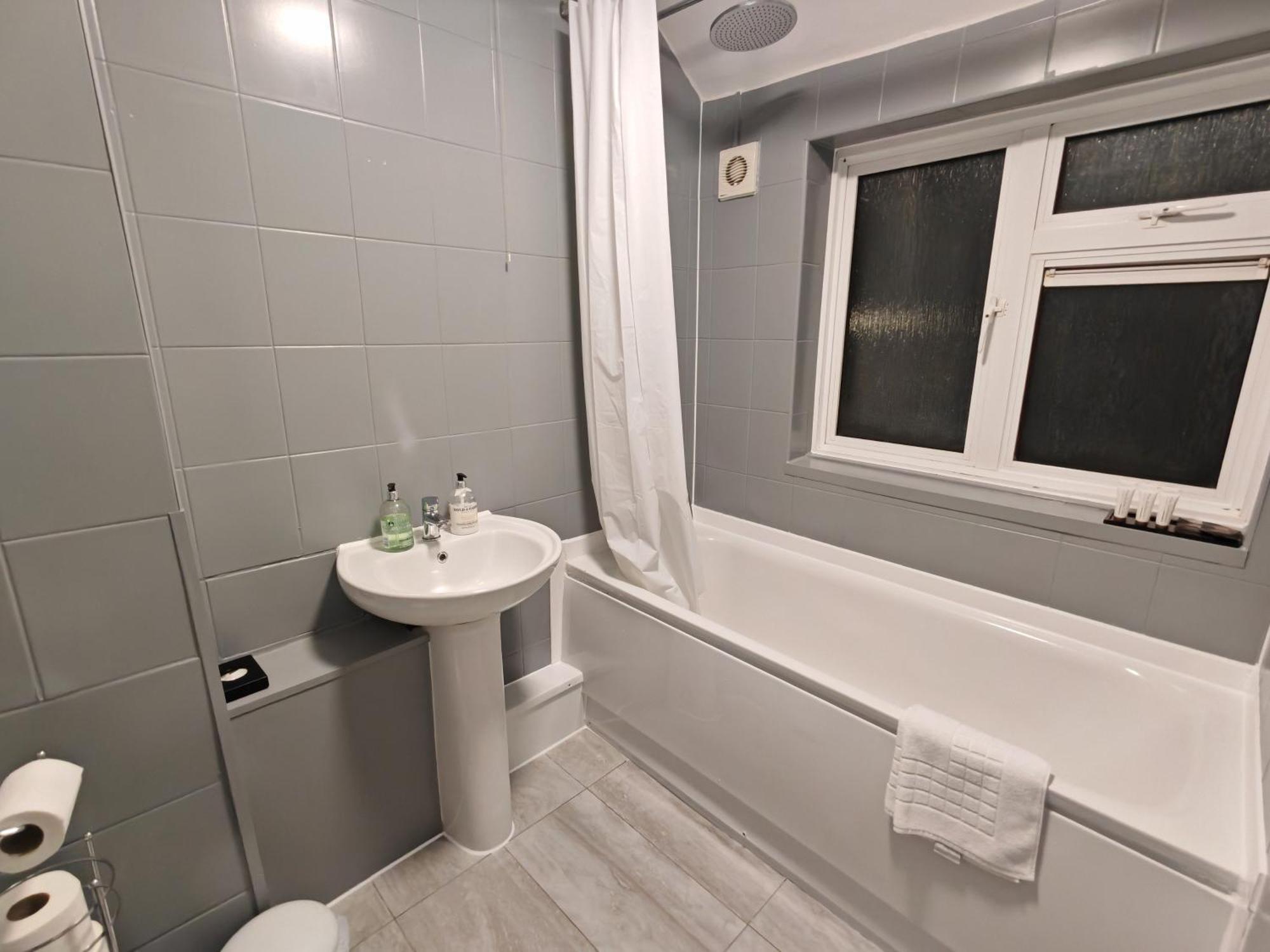 Apartment Garland Modern Close To Station 3 Bedroom London