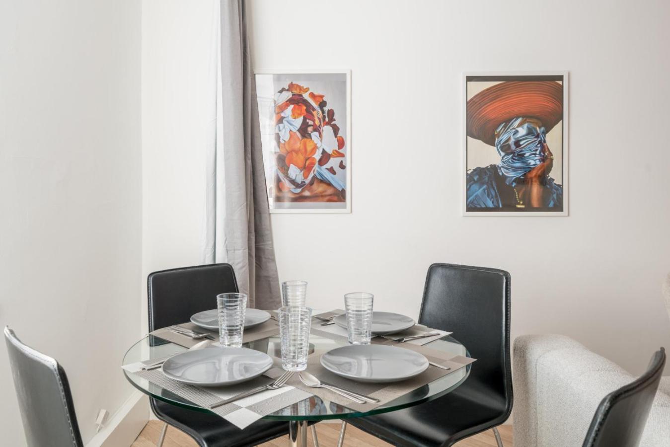 Stylish 3 Bed With Gardens Fast Transport Links Holiday home *