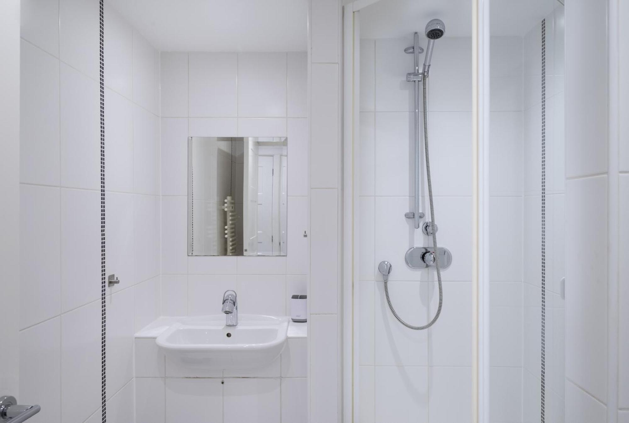 Superb 3 Bedroom Covent Garden House With 3 Ensuite Bathrooms Apartment