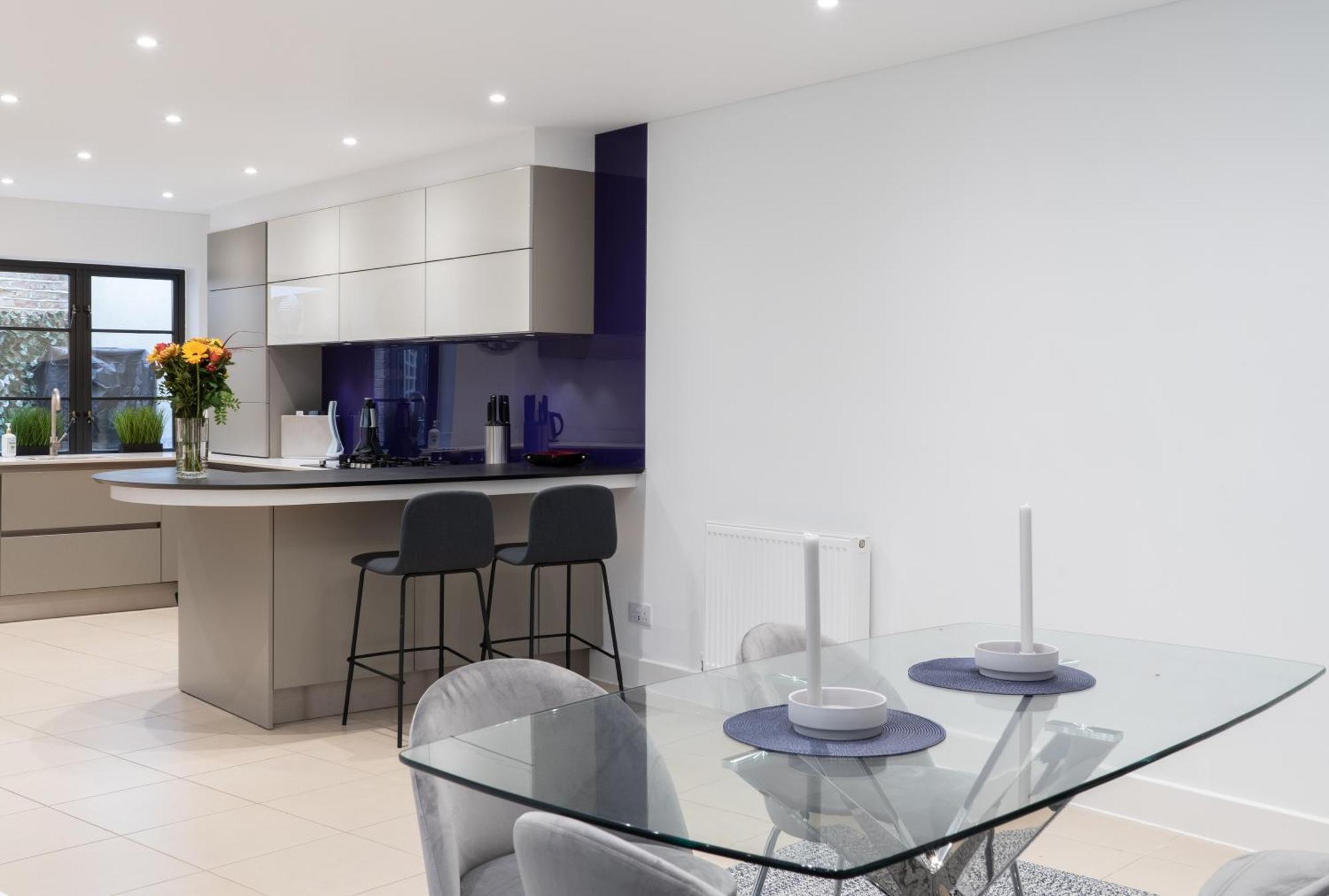 Superb 3 Bedroom Covent Garden House With 3 Ensuite Bathrooms Apartment *