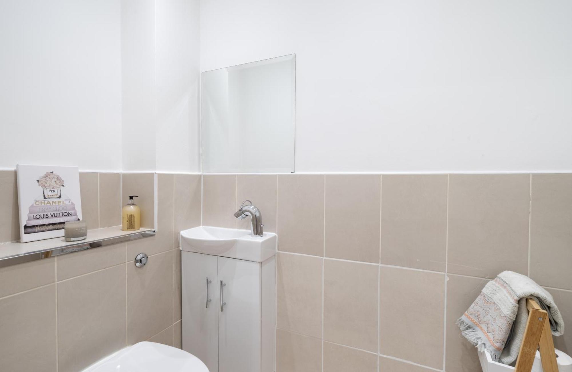 Superb 3 Bedroom Covent Garden House With 3 Ensuite Bathrooms Apartment