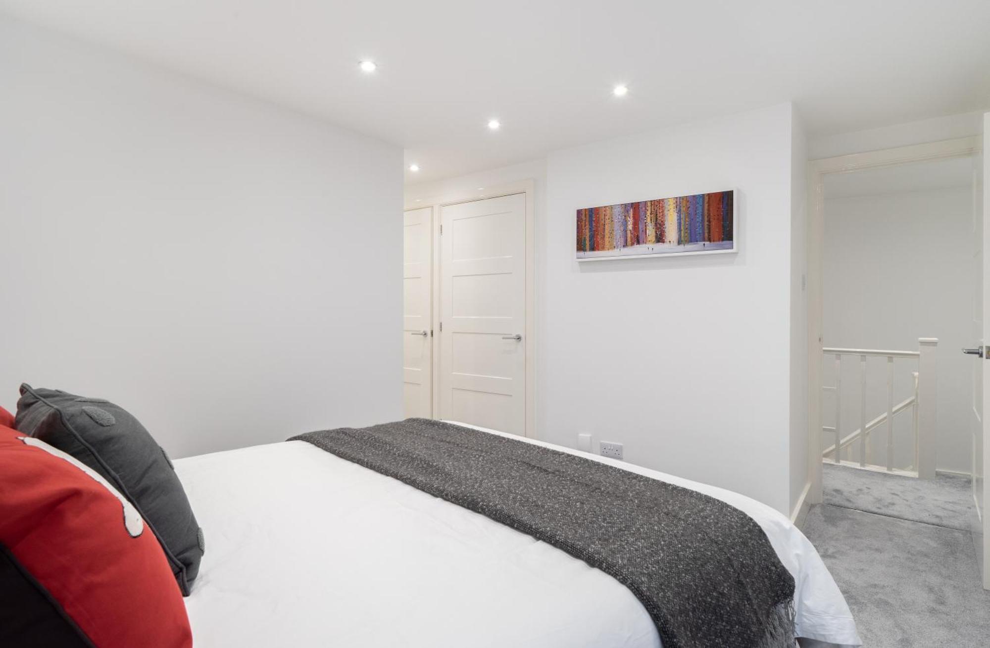 Superb 3 Bedroom Covent Garden House With 3 Ensuite Bathrooms Apartment London