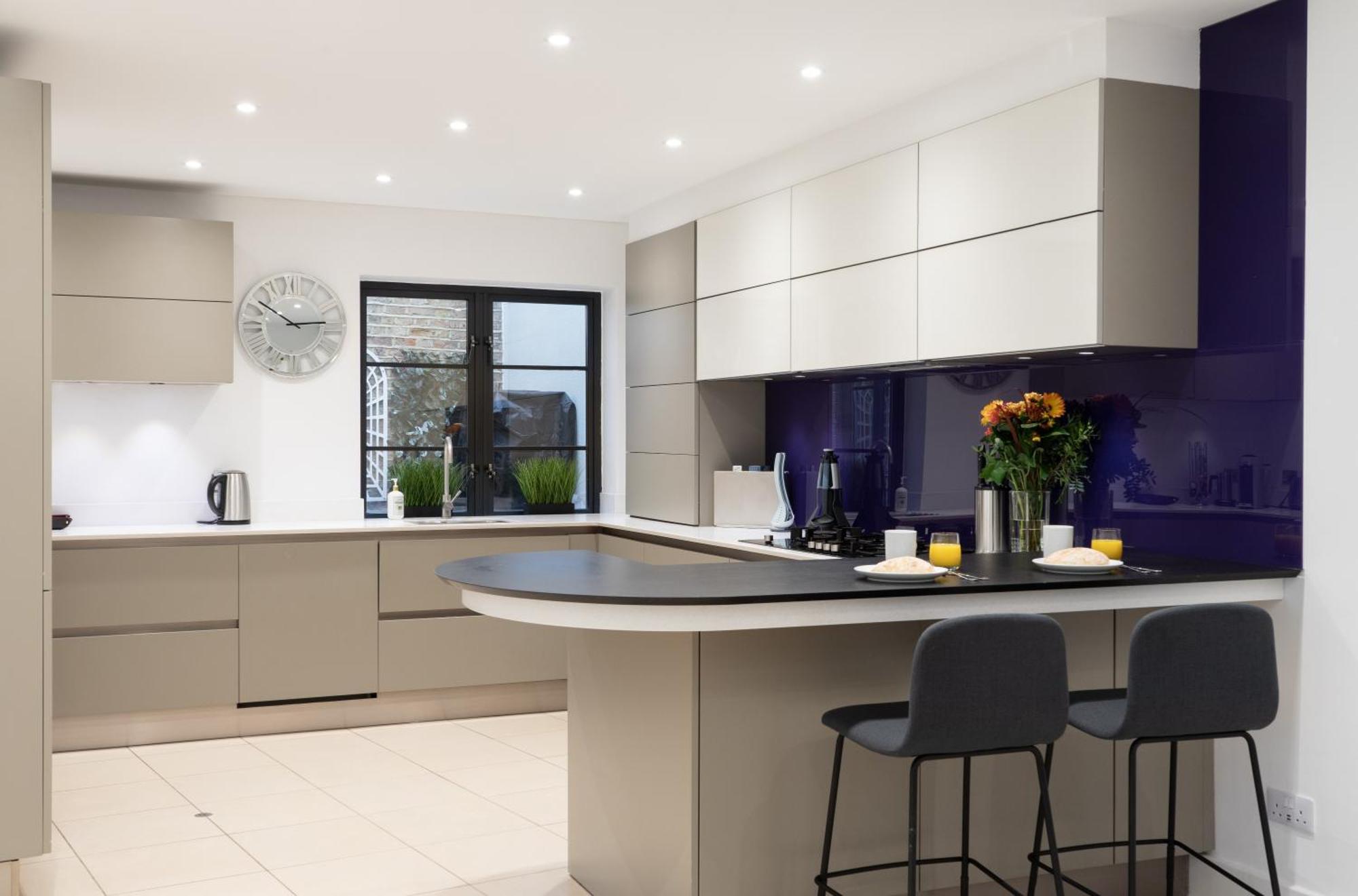 Superb 3 Bedroom Covent Garden House With 3 Ensuite Bathrooms Apartment