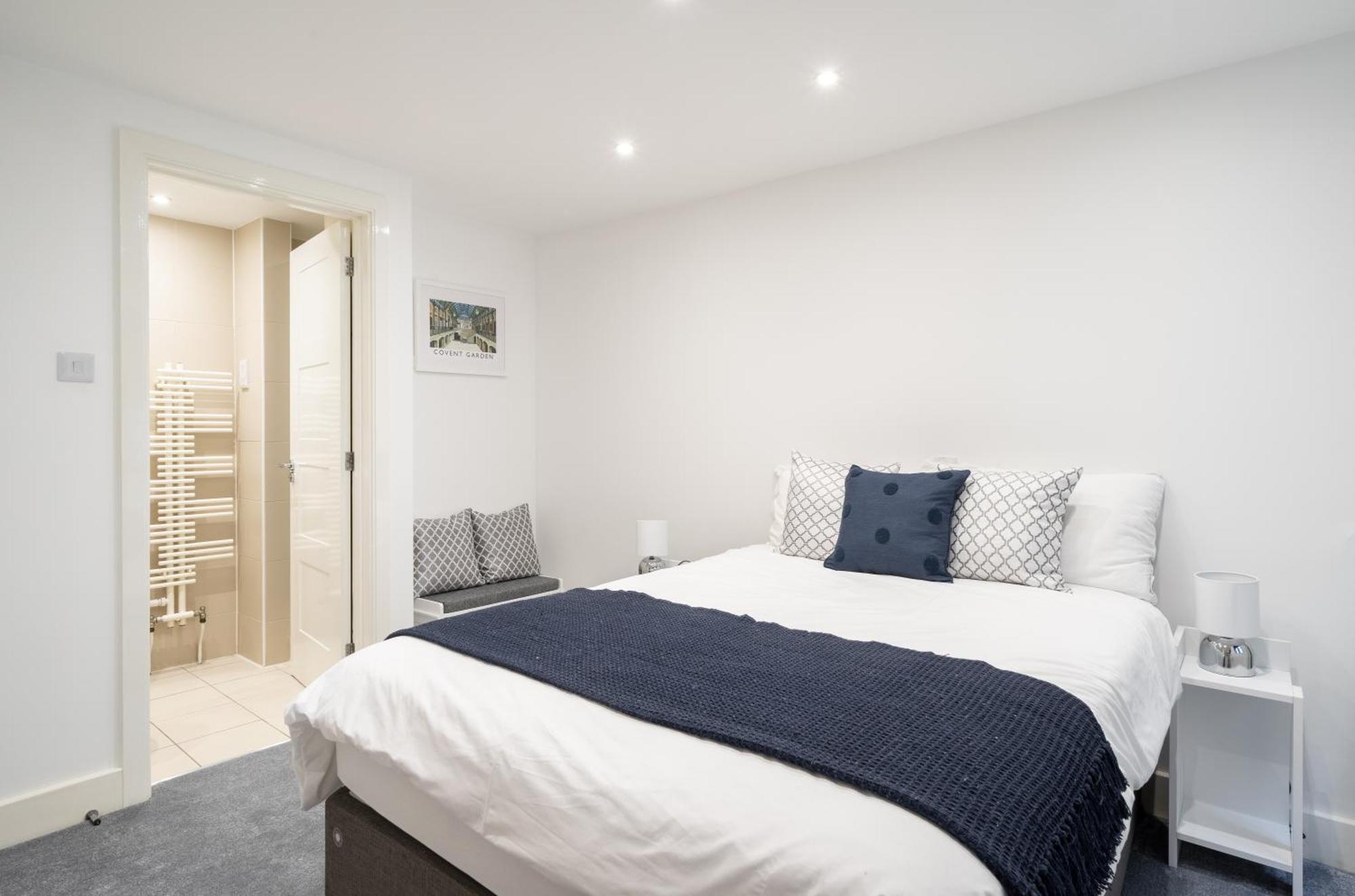 Superb 3 Bedroom Covent Garden House With 3 Ensuite Bathrooms Apartment London