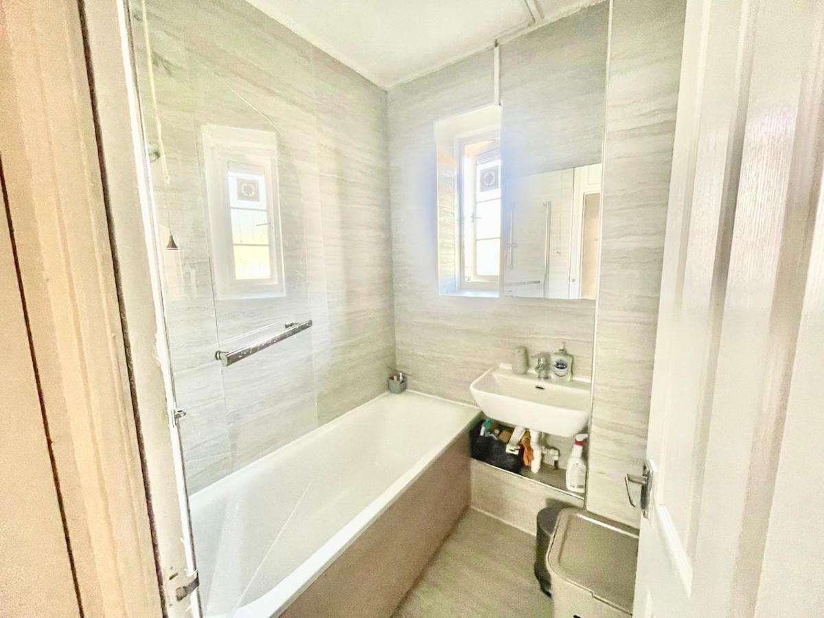 Spacious 2bed House In Clapham Common