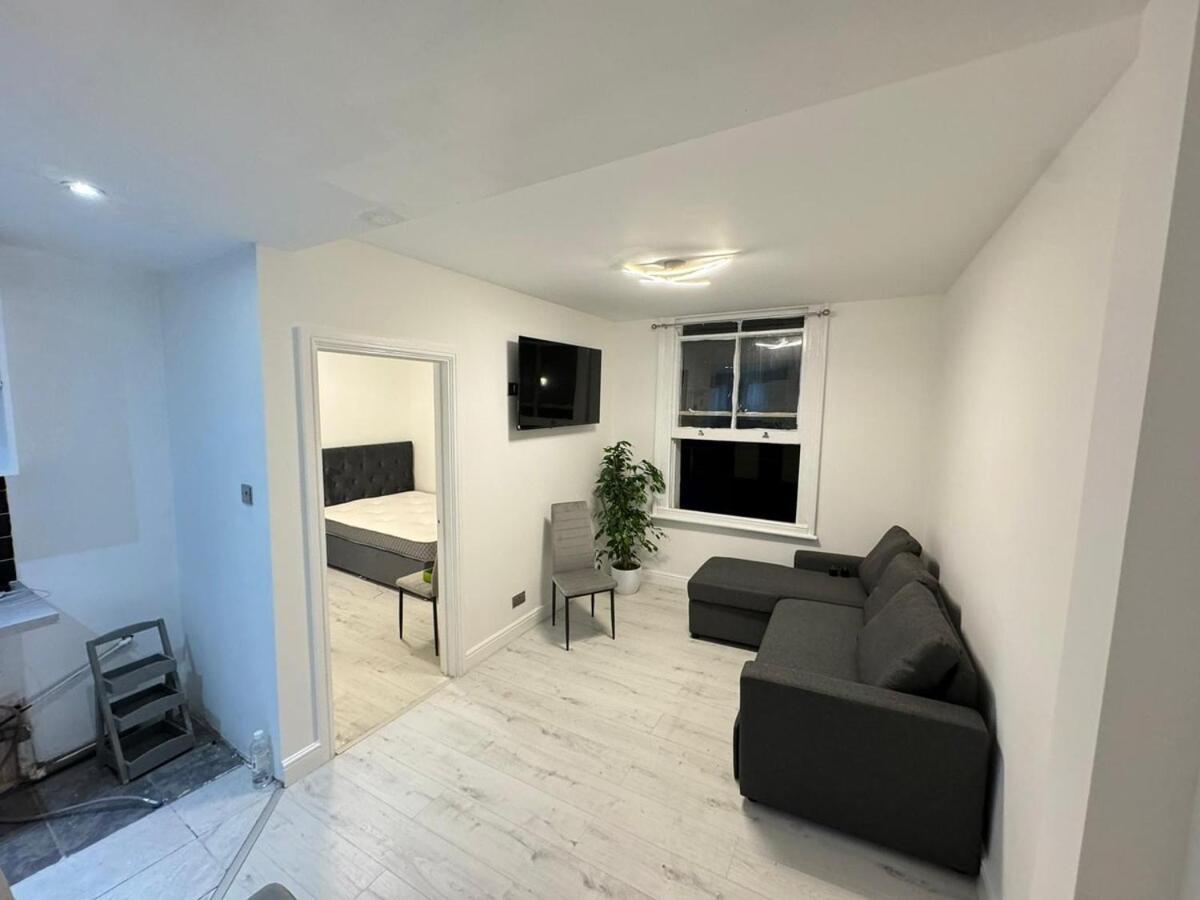 One Bedroom Flat 2nd Floor Victoria Apartment *