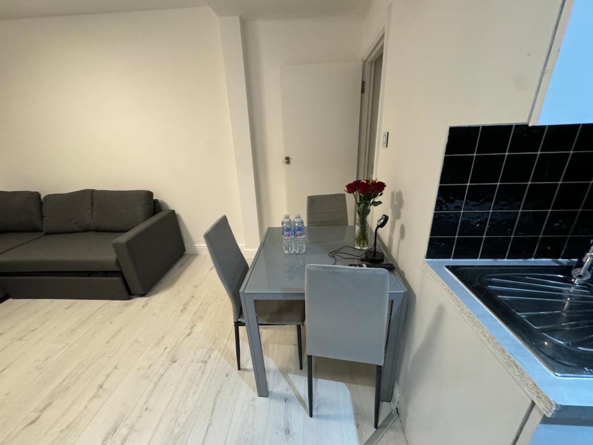 Apartment One Bedroom Flat 2nd Floor Victoria London