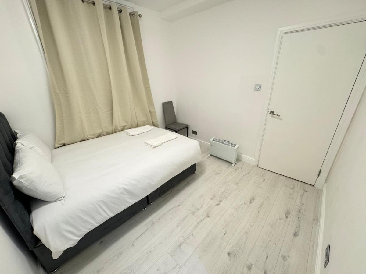One Bedroom Flat 2nd Floor Victoria Apartment London
