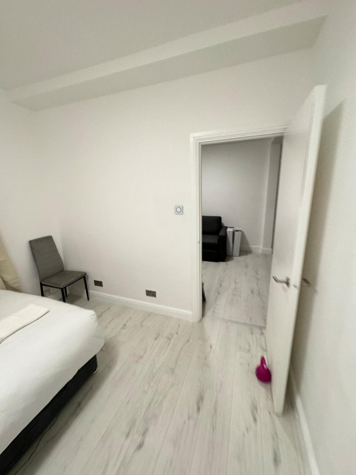 Apartment One Bedroom Flat 2nd Floor Victoria *