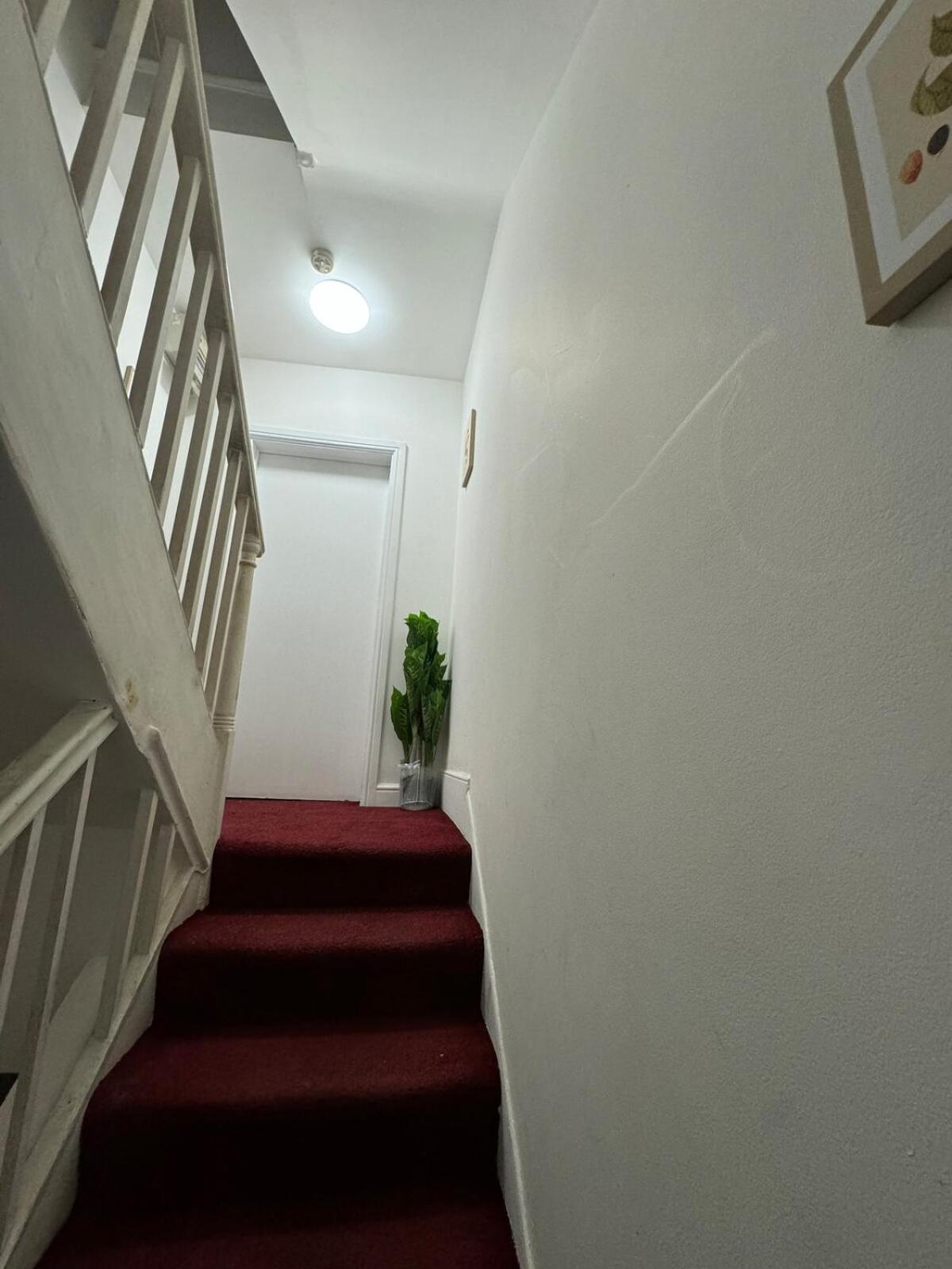 One Bedroom Flat 2nd Floor Victoria * London