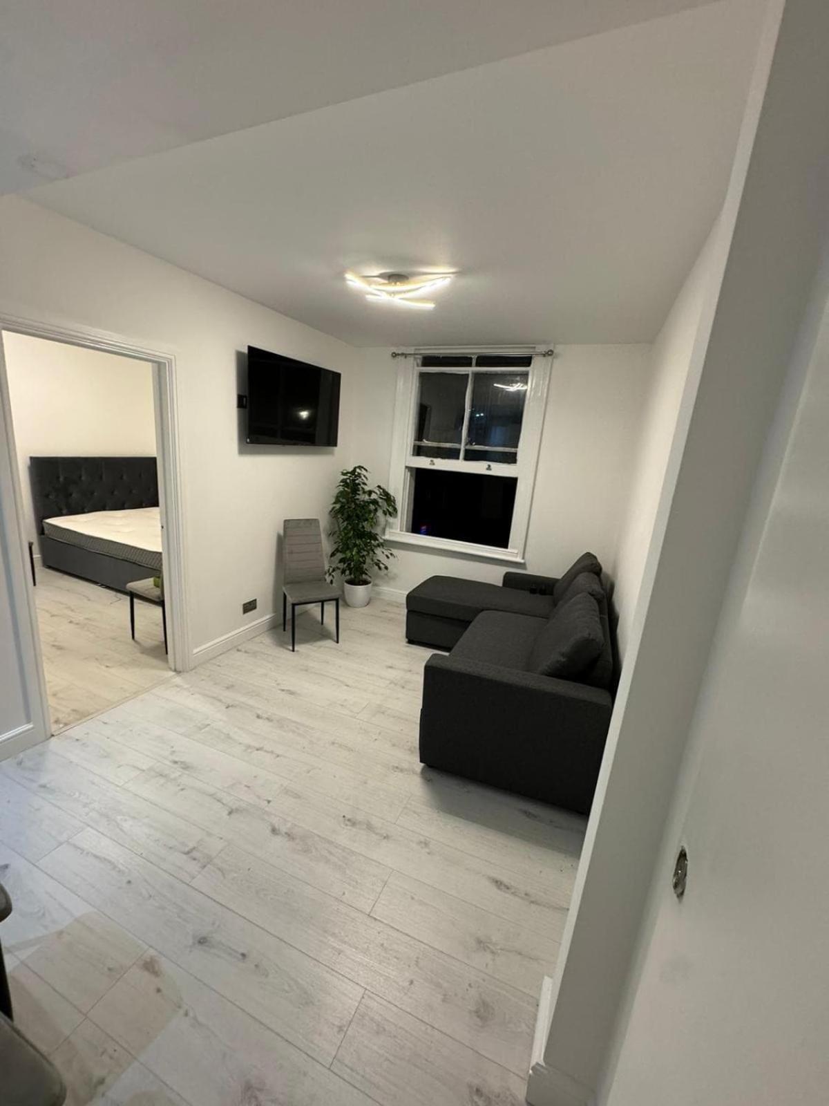 One Bedroom Flat 2nd Floor Victoria Apartment *