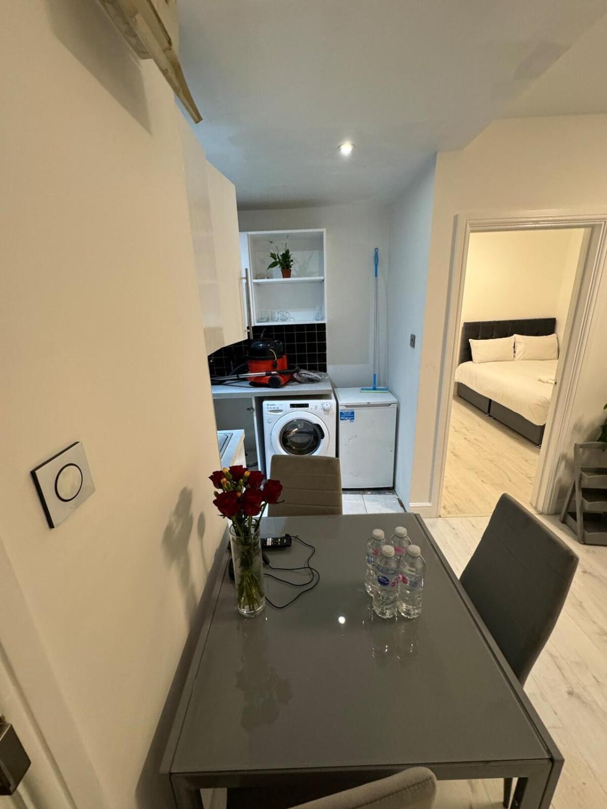 One Bedroom Flat 2nd Floor Victoria Apartment London