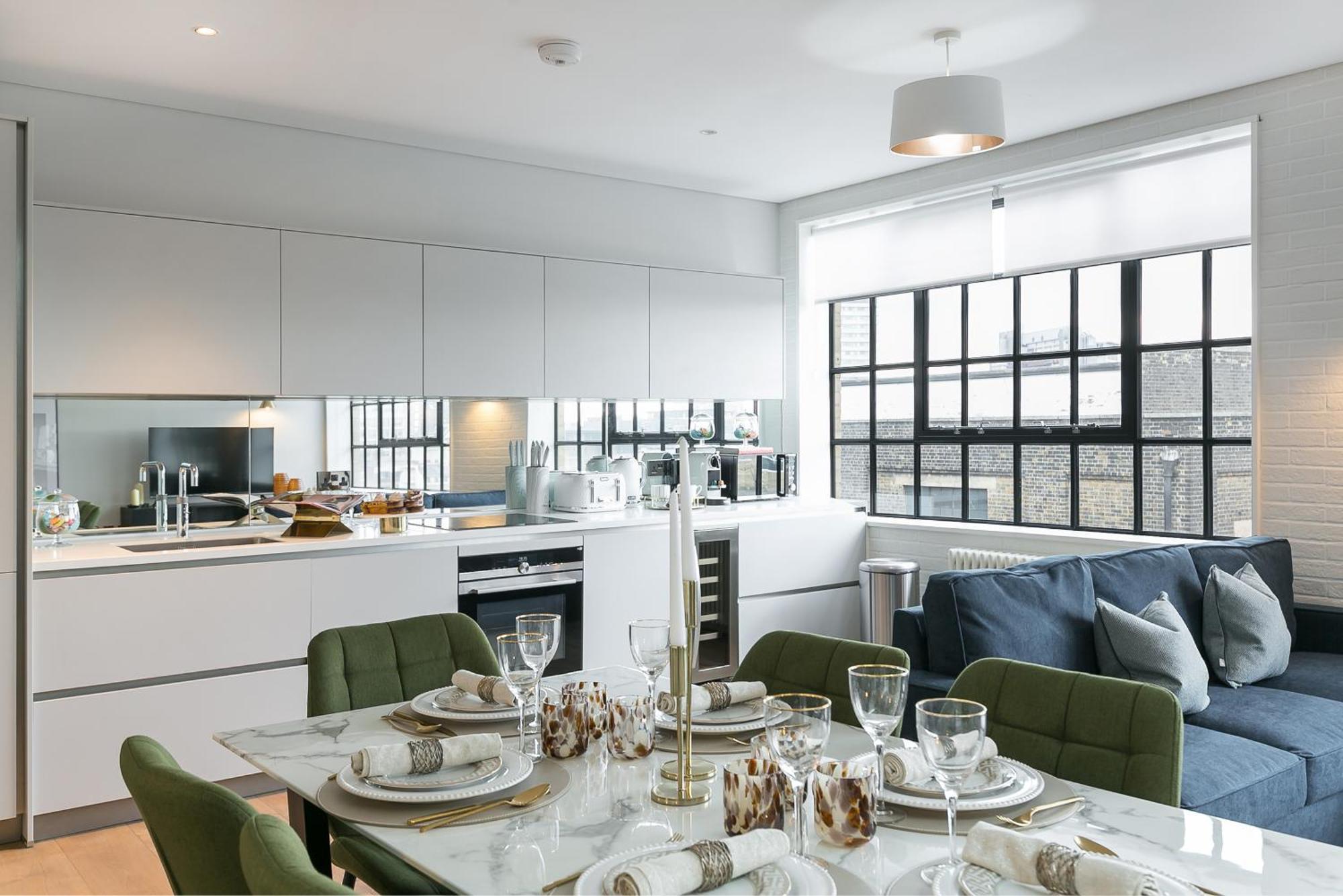 Urban Chic - Clink Street Apartment