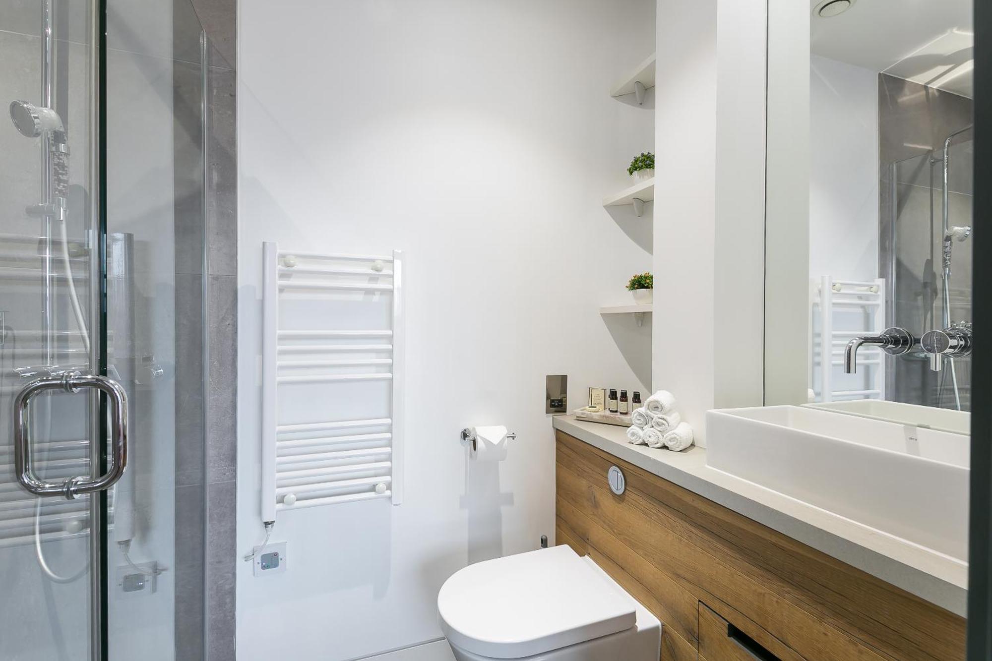 Urban Chic - Clink Street Apartment *