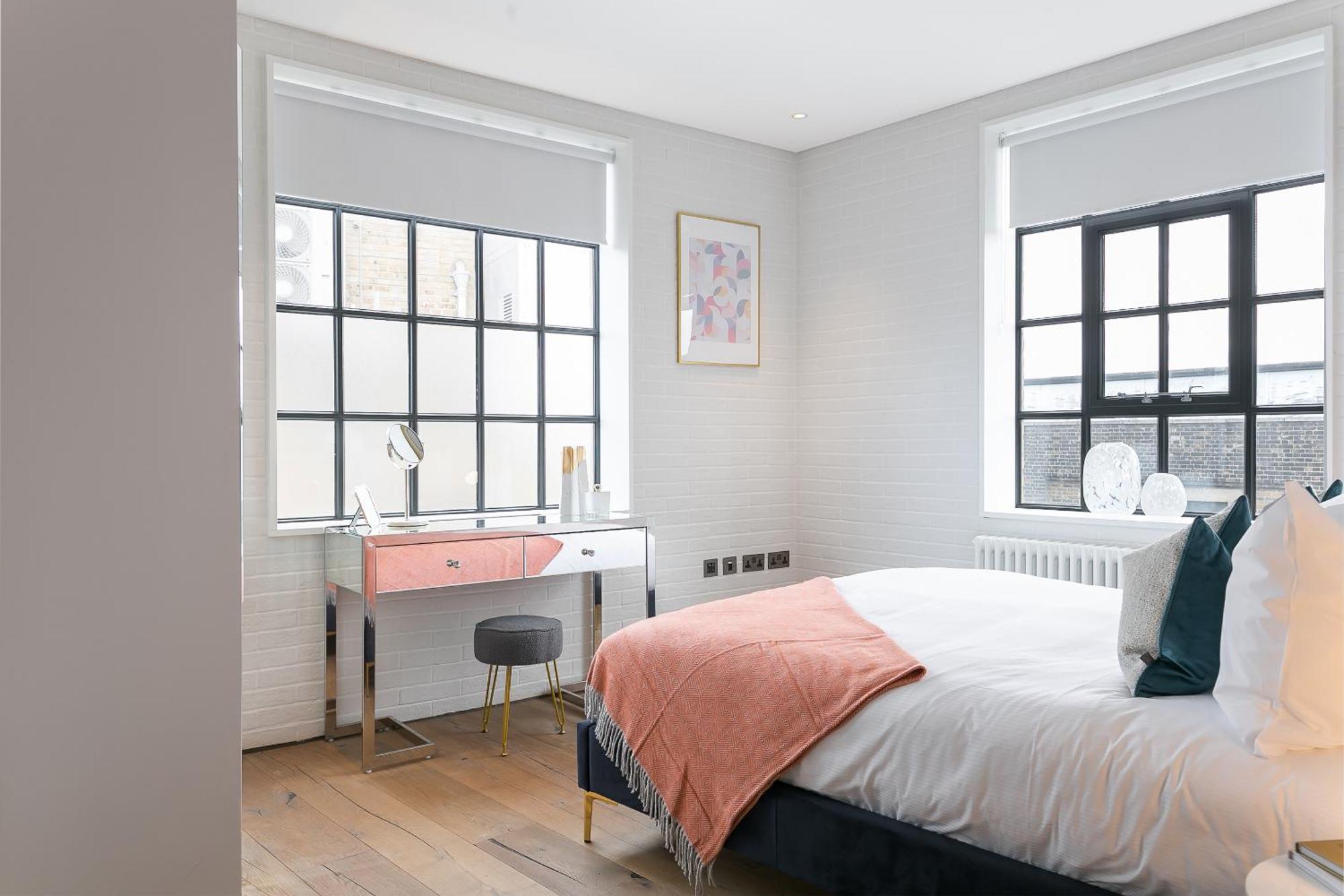 Urban Chic - Clink Street