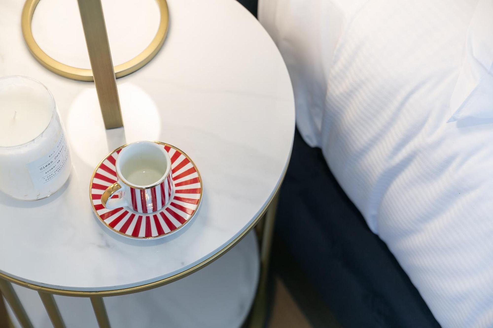 Urban Chic - Clink Street Apartment London