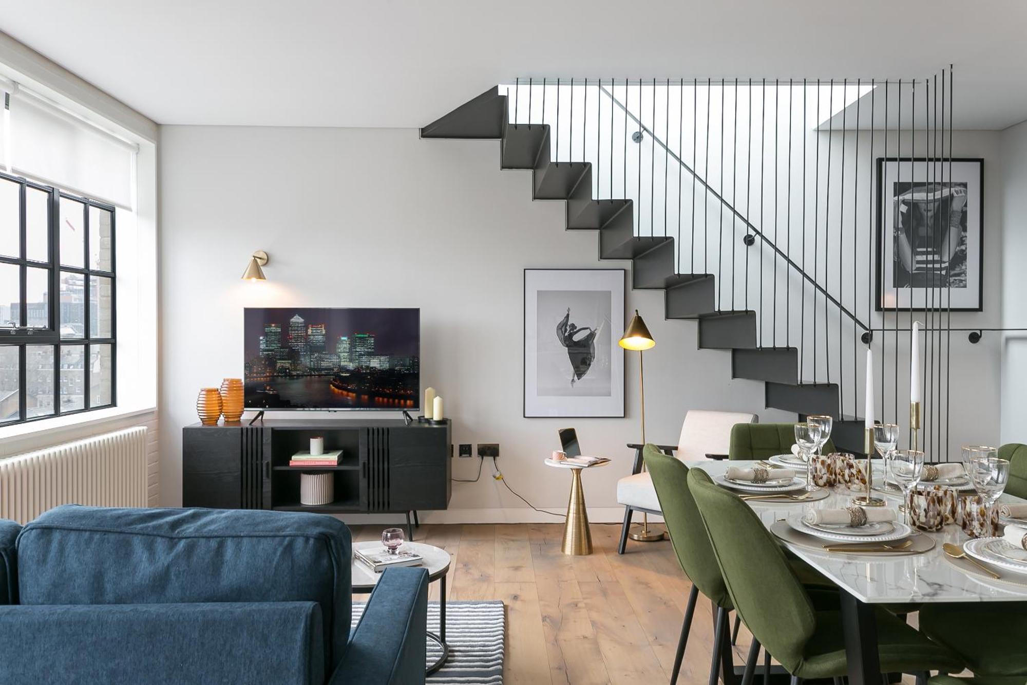 Urban Chic - Clink Street *