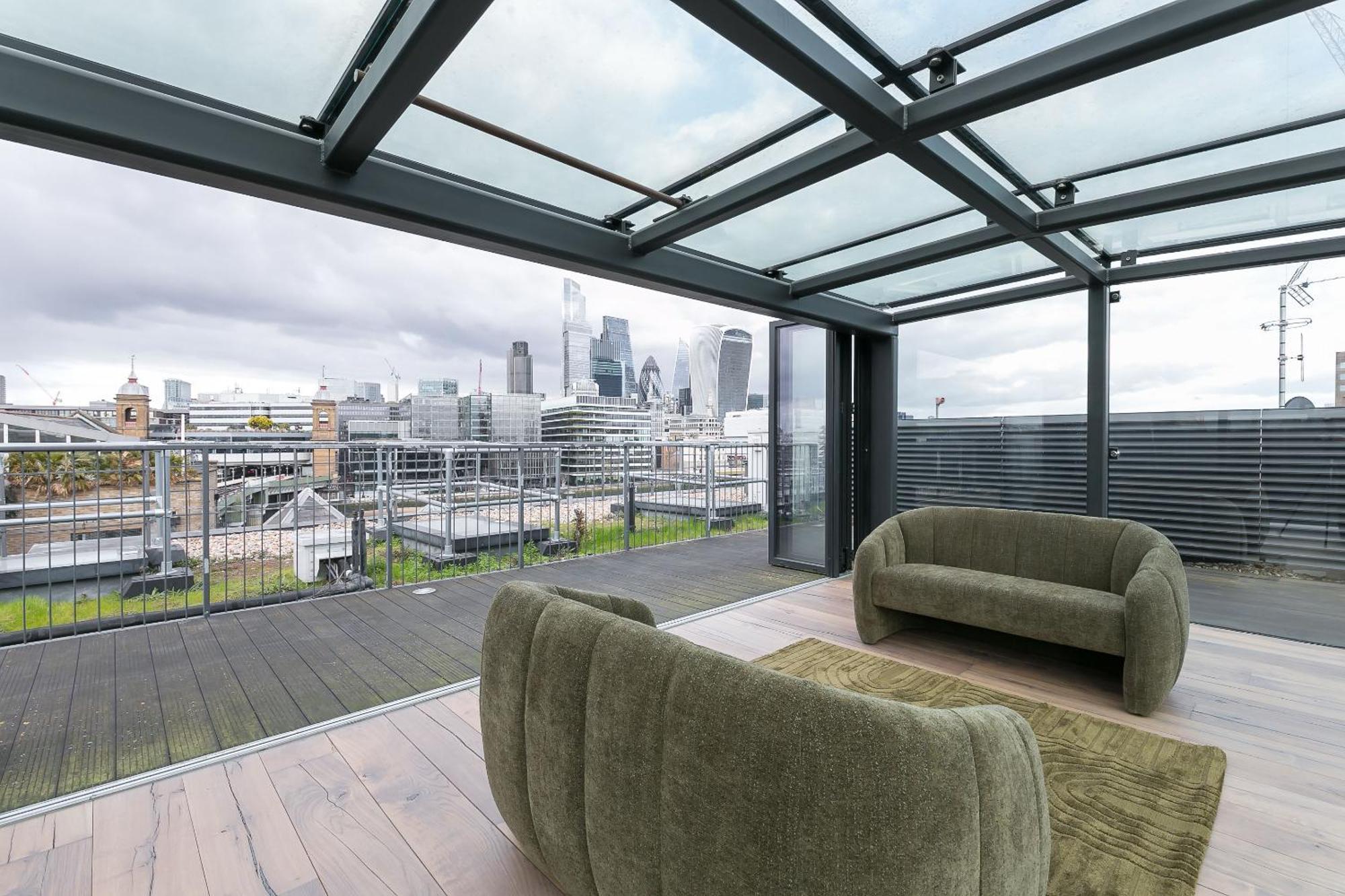Urban Chic - Clink Street *