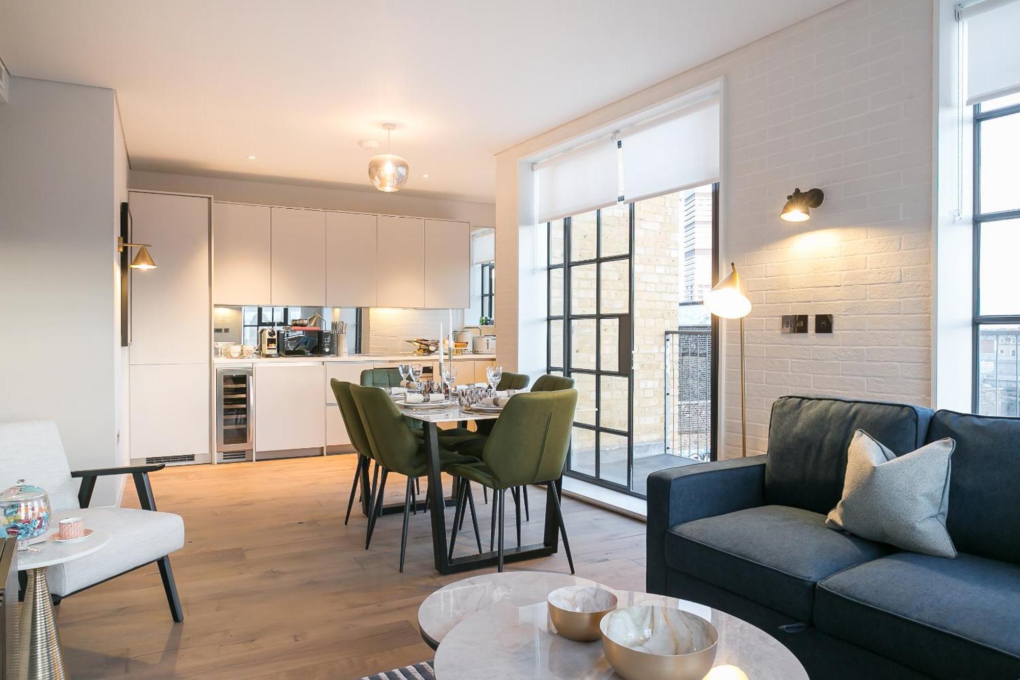 Urban Chic - Clink Street