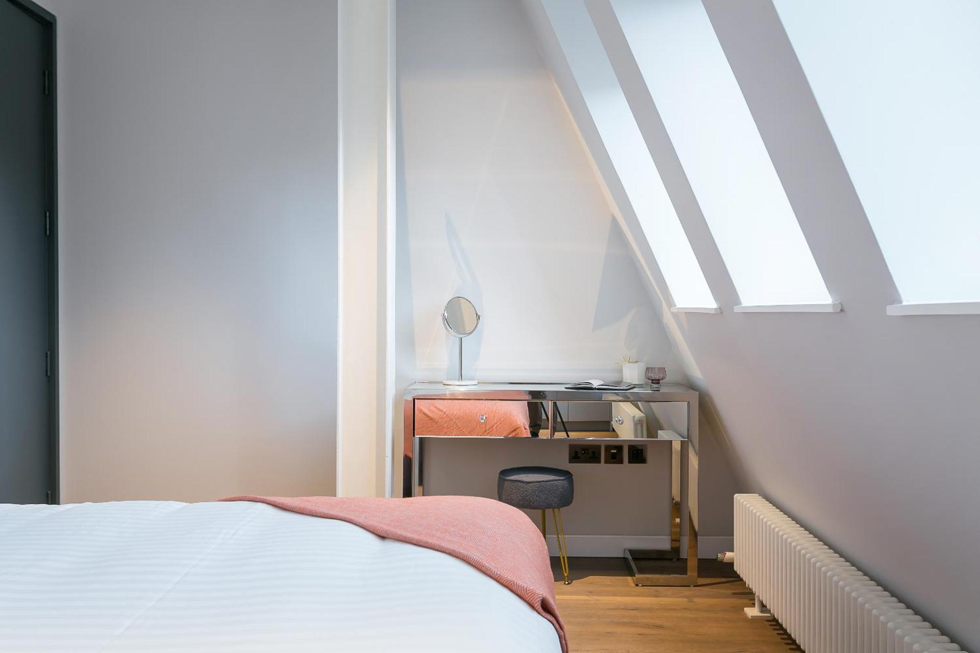 Urban Chic - Clink Street Apartment *