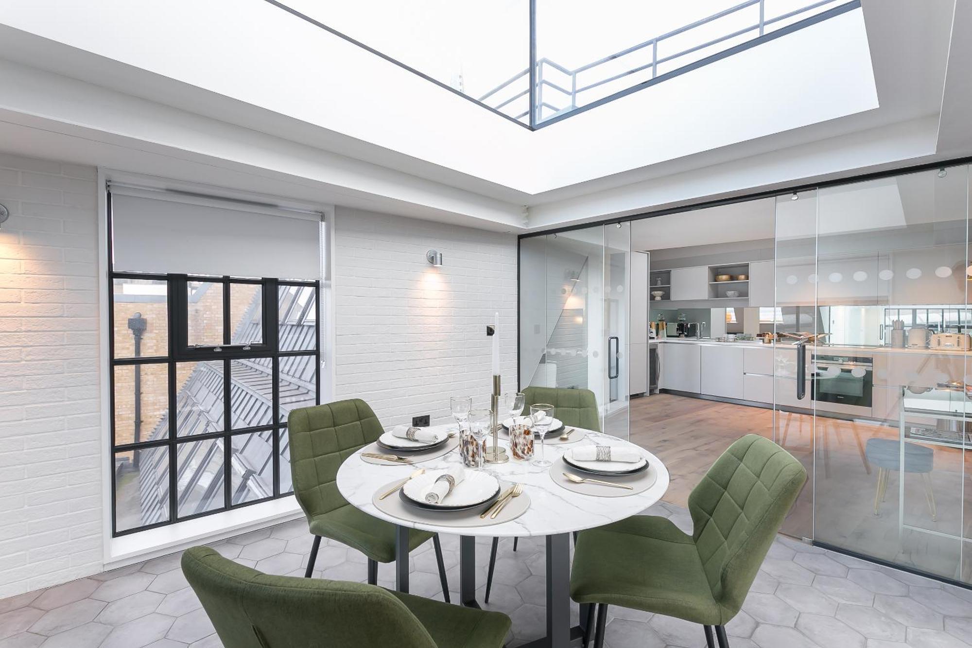 Urban Chic - Clink Street London