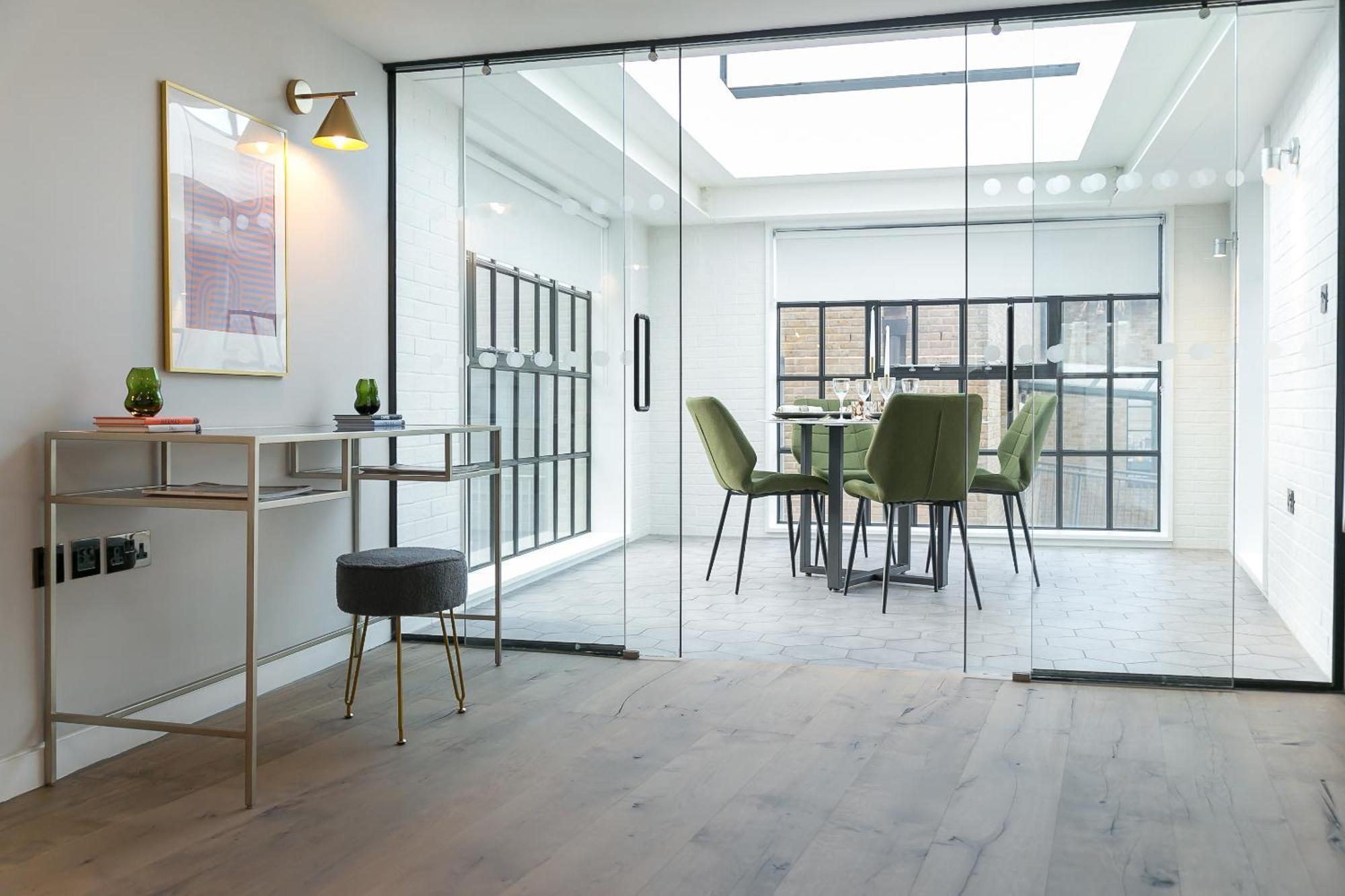 Urban Chic - Clink Street Apartment *