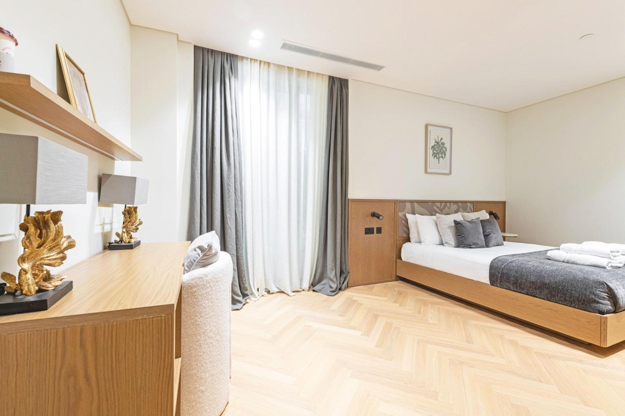 Luxury Residences In Covent Garden, Steps From The Piazza