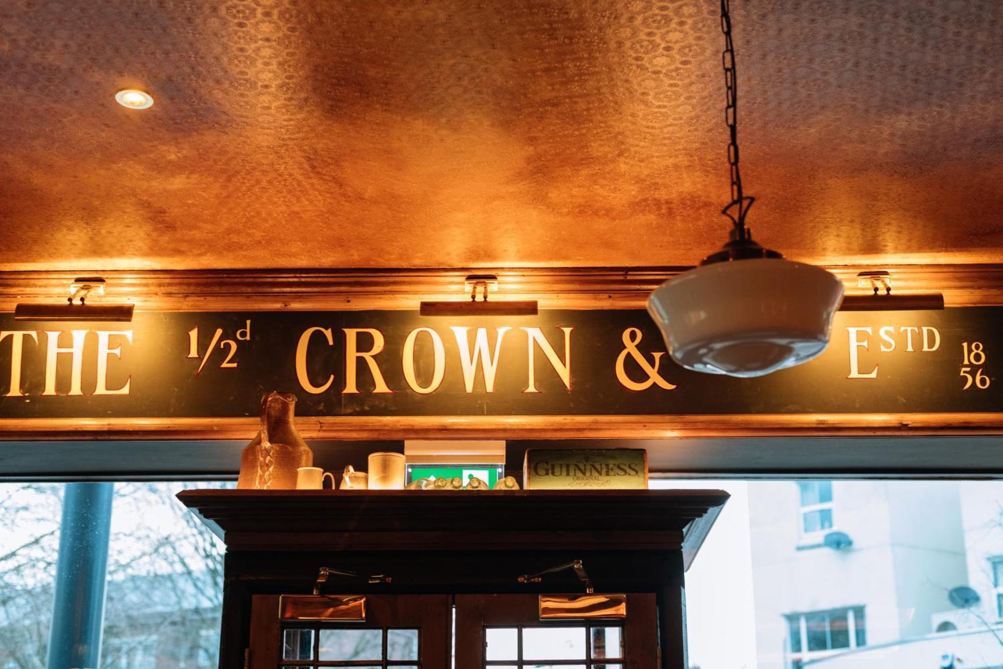 The Crown Pub & Gjestgiverier 4*