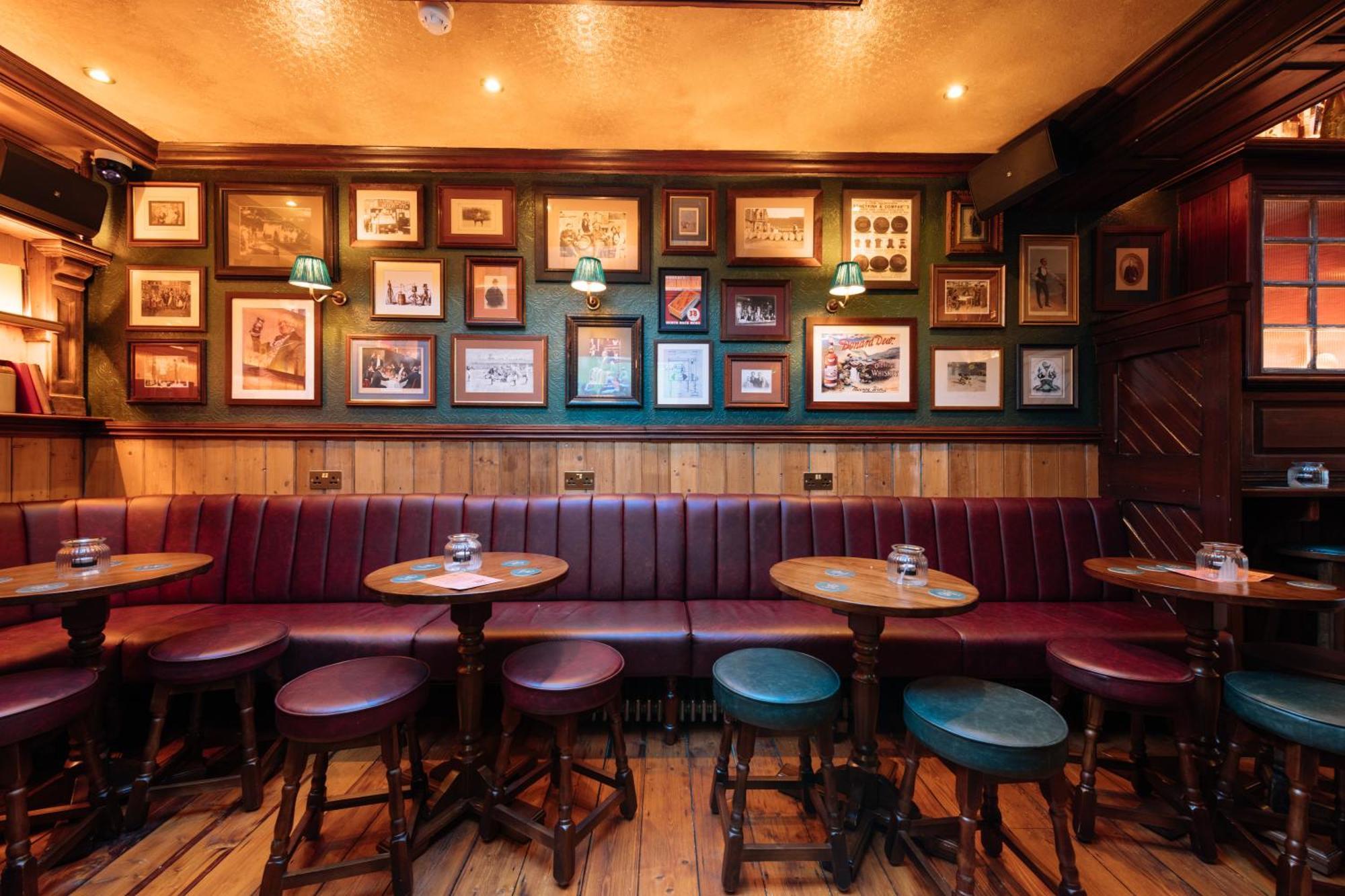 Gjestgiverier The Crown Pub & London