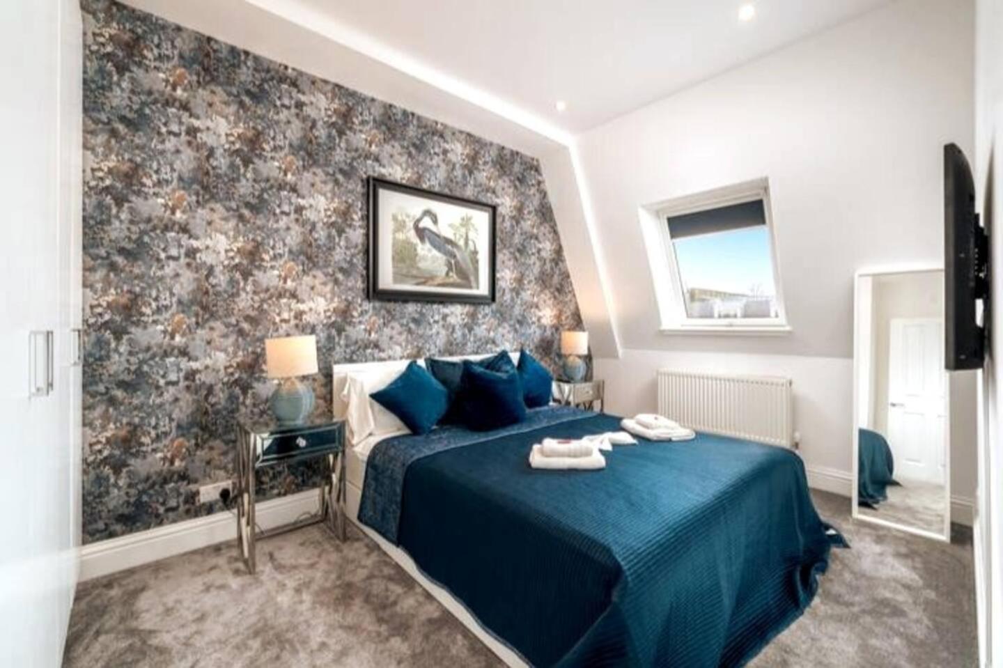 Niru Experience Royal Deluxe London