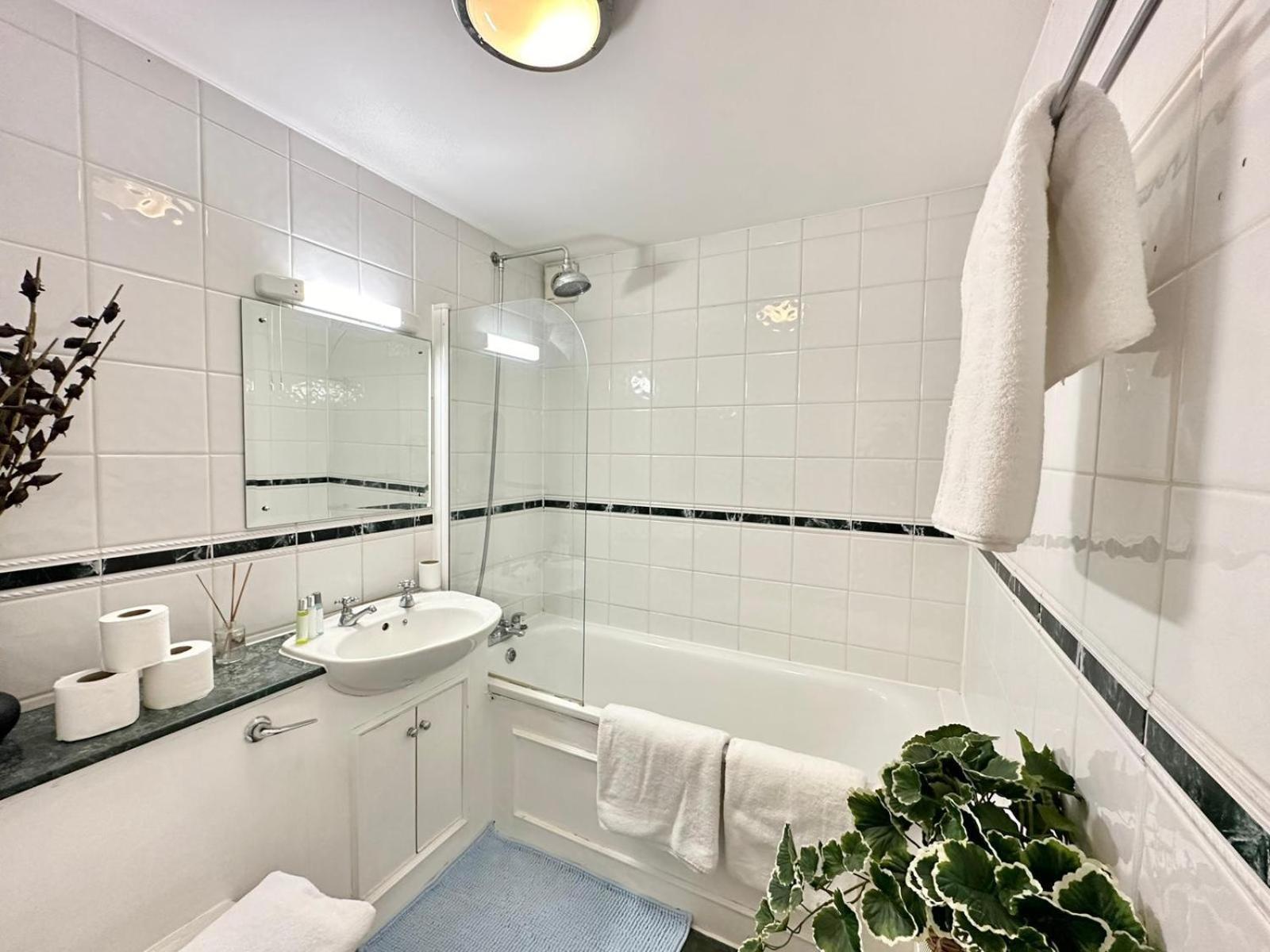 Spacious In * London