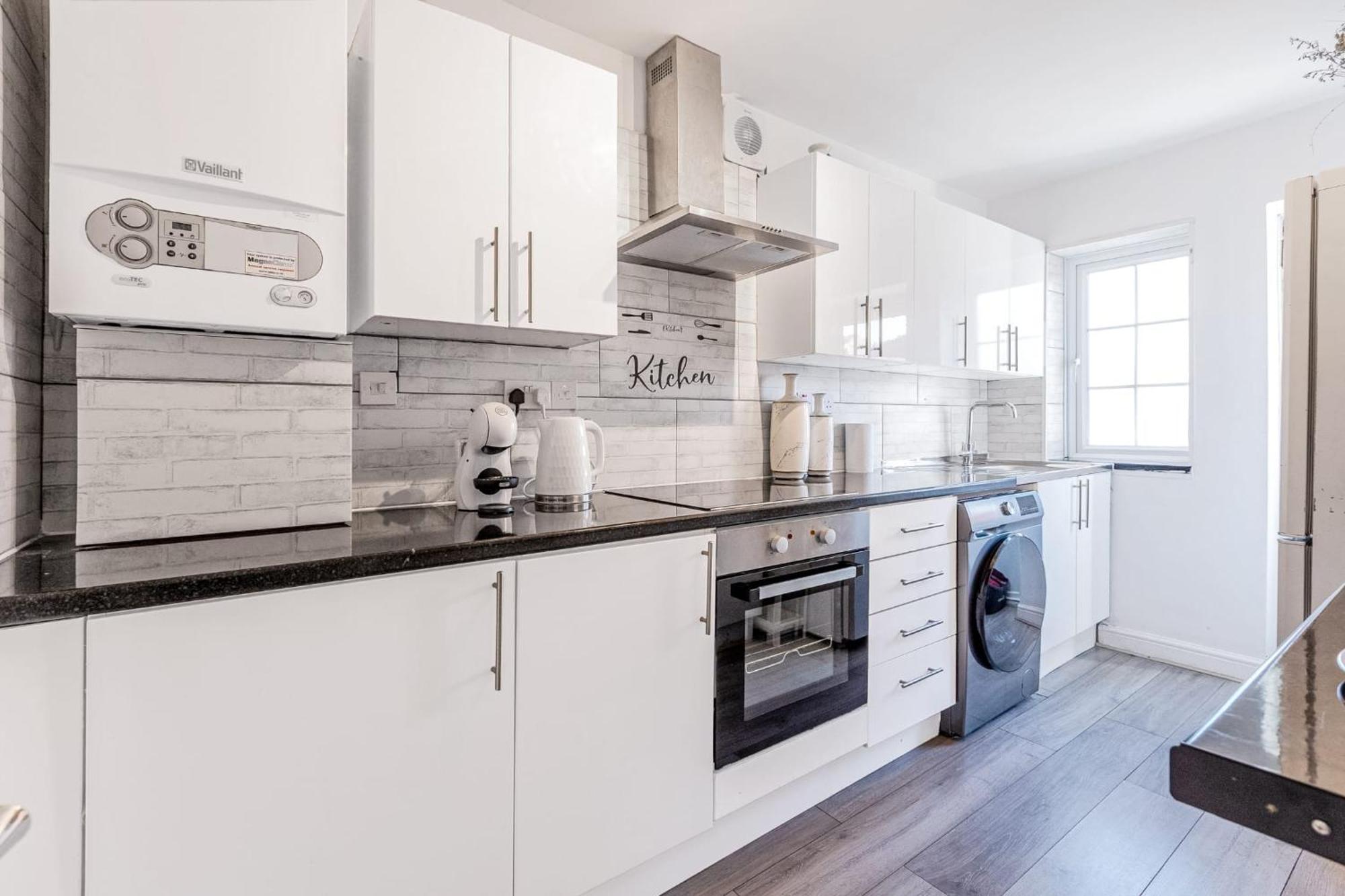 Apartment Stunning 2 Bedroom, 5 Min Walk To Hanger Lane Station