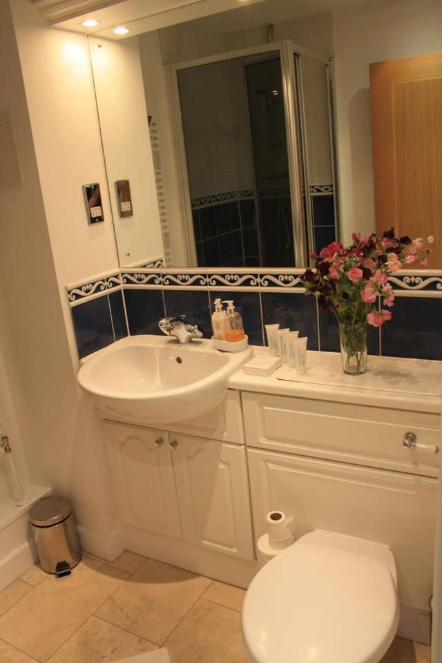 Guestready - Relaxing Ensuite With Balcony Apartment