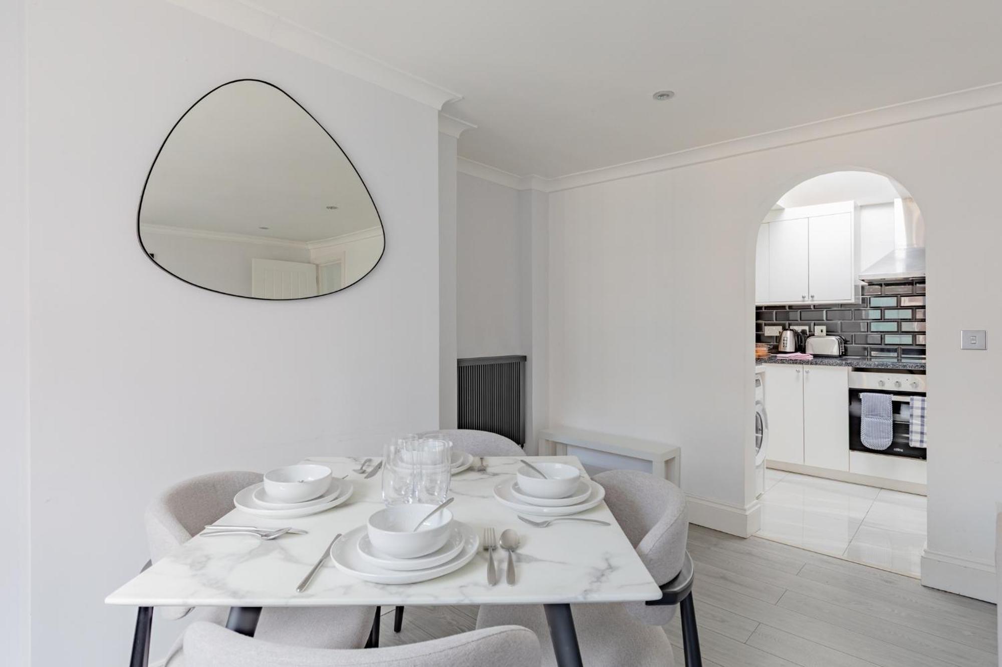 Stylish 2bd Flat In The Heart Of Kensington Apartment