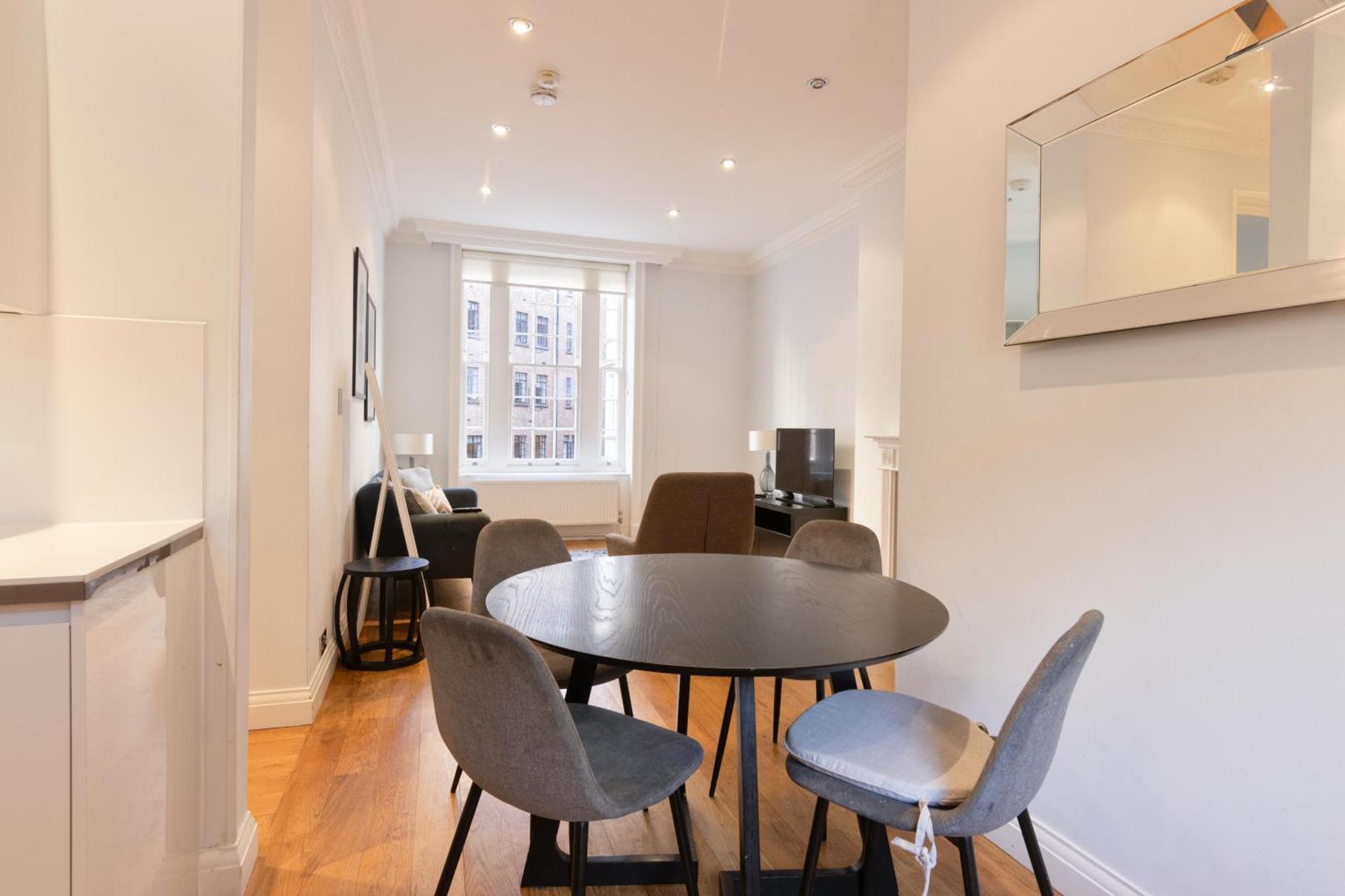 2 Bedroom Luxury Knightsbridge Leilighet London