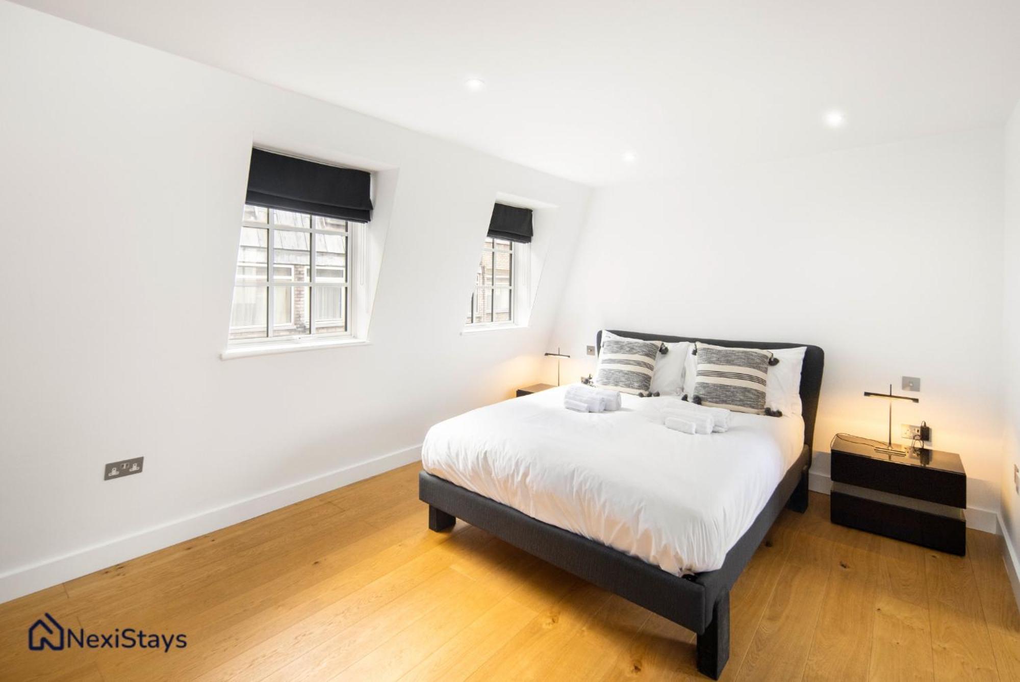 Apartment 5 Mins Walk To Bond Street, Marylebone Mews *
