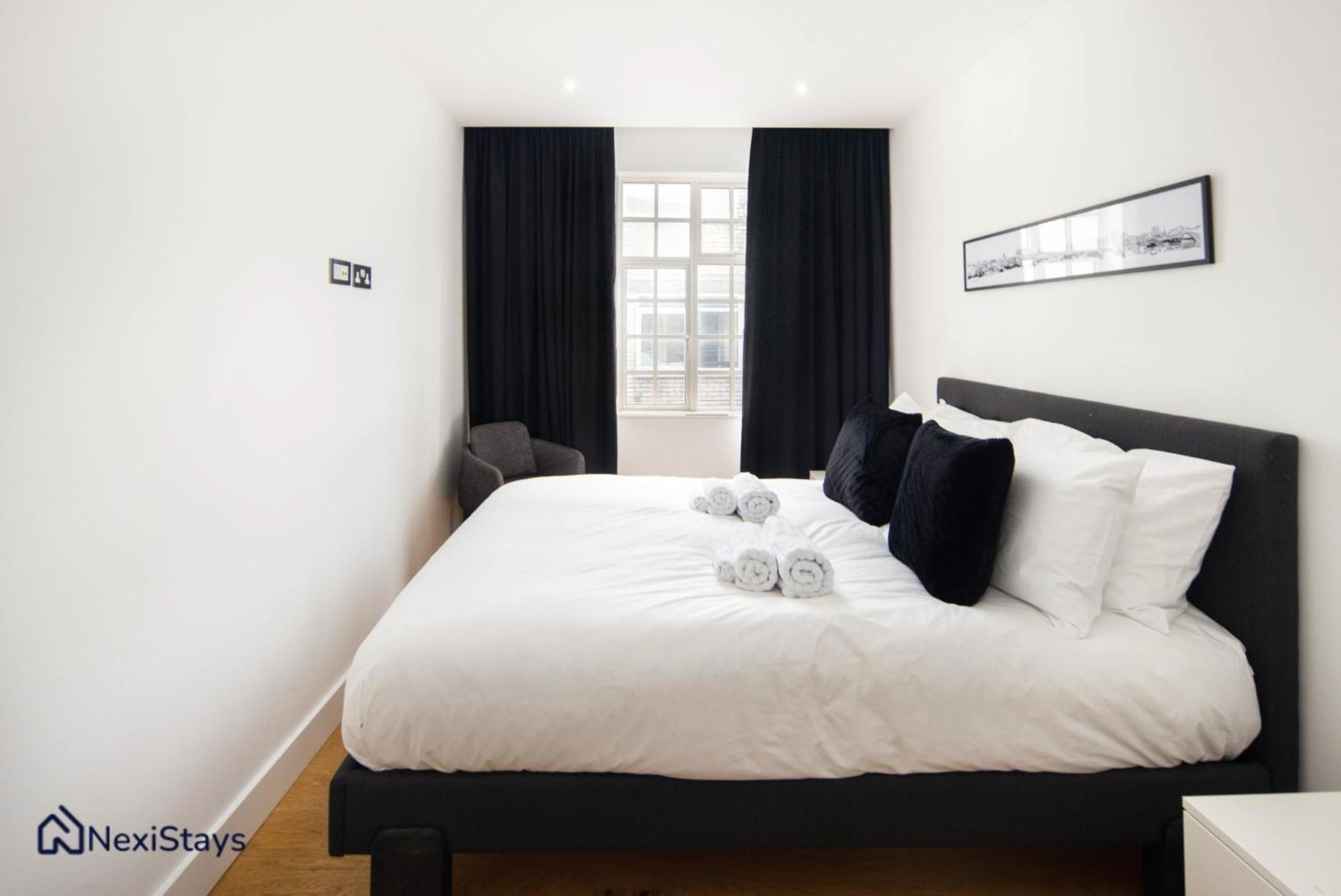 5 Mins Walk To Bond Street, Marylebone Mews Apartment