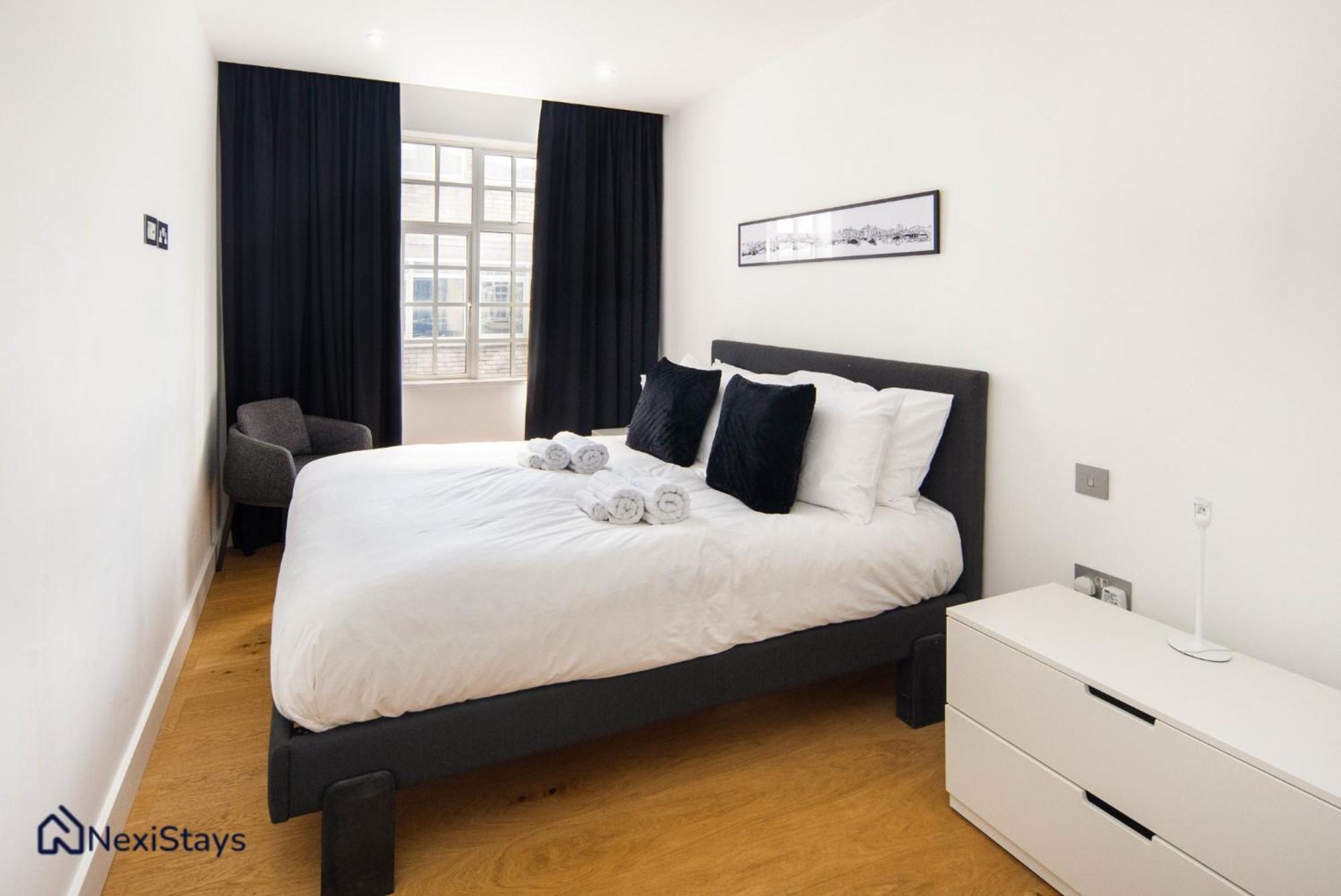 5 Mins Walk To Bond Street, Marylebone Mews Apartment *